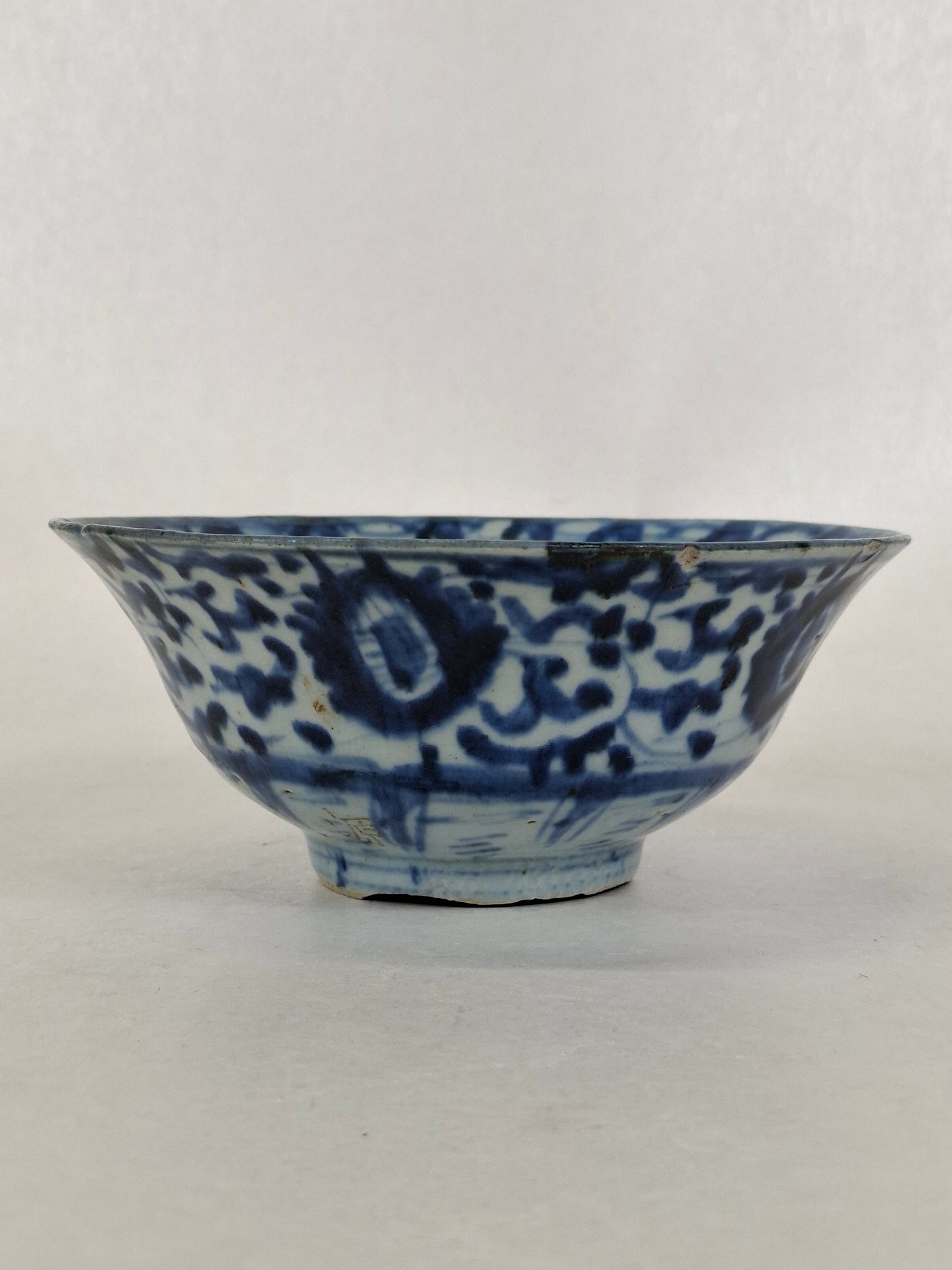 清代（19世纪）莲花纹中国古董碗