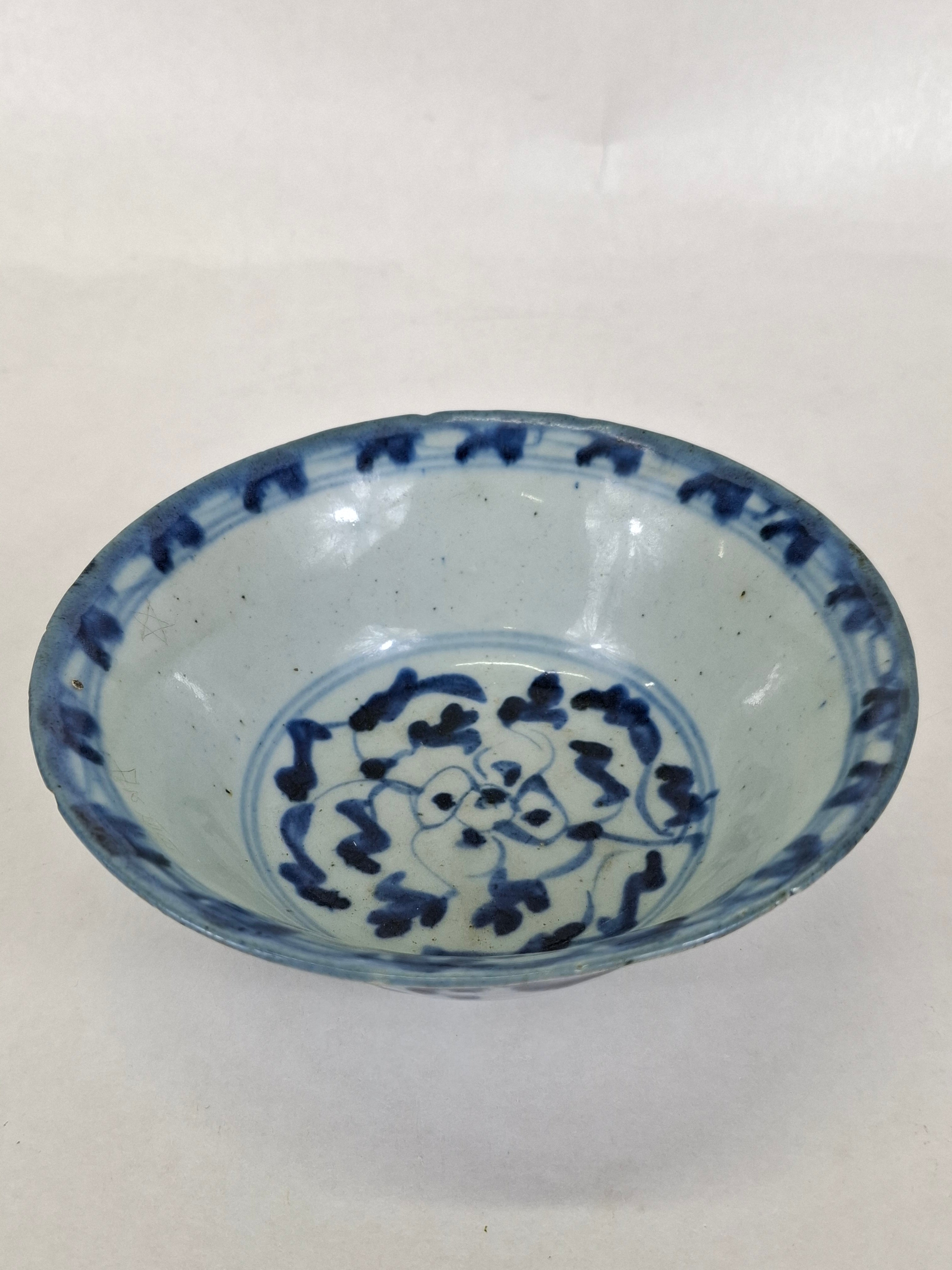 清代（19世纪）莲花纹中国古董碗– Diddenantiques