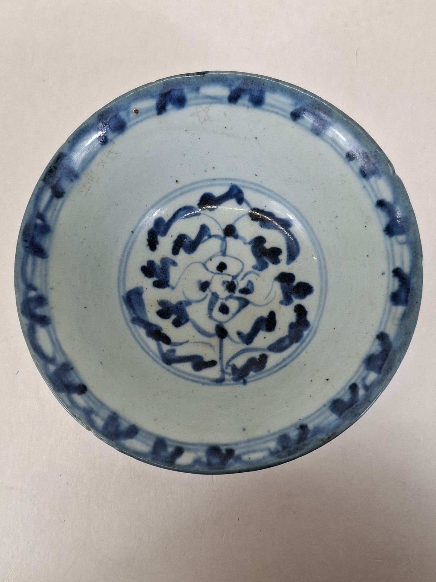 清代（19世纪）莲花纹中国古董碗