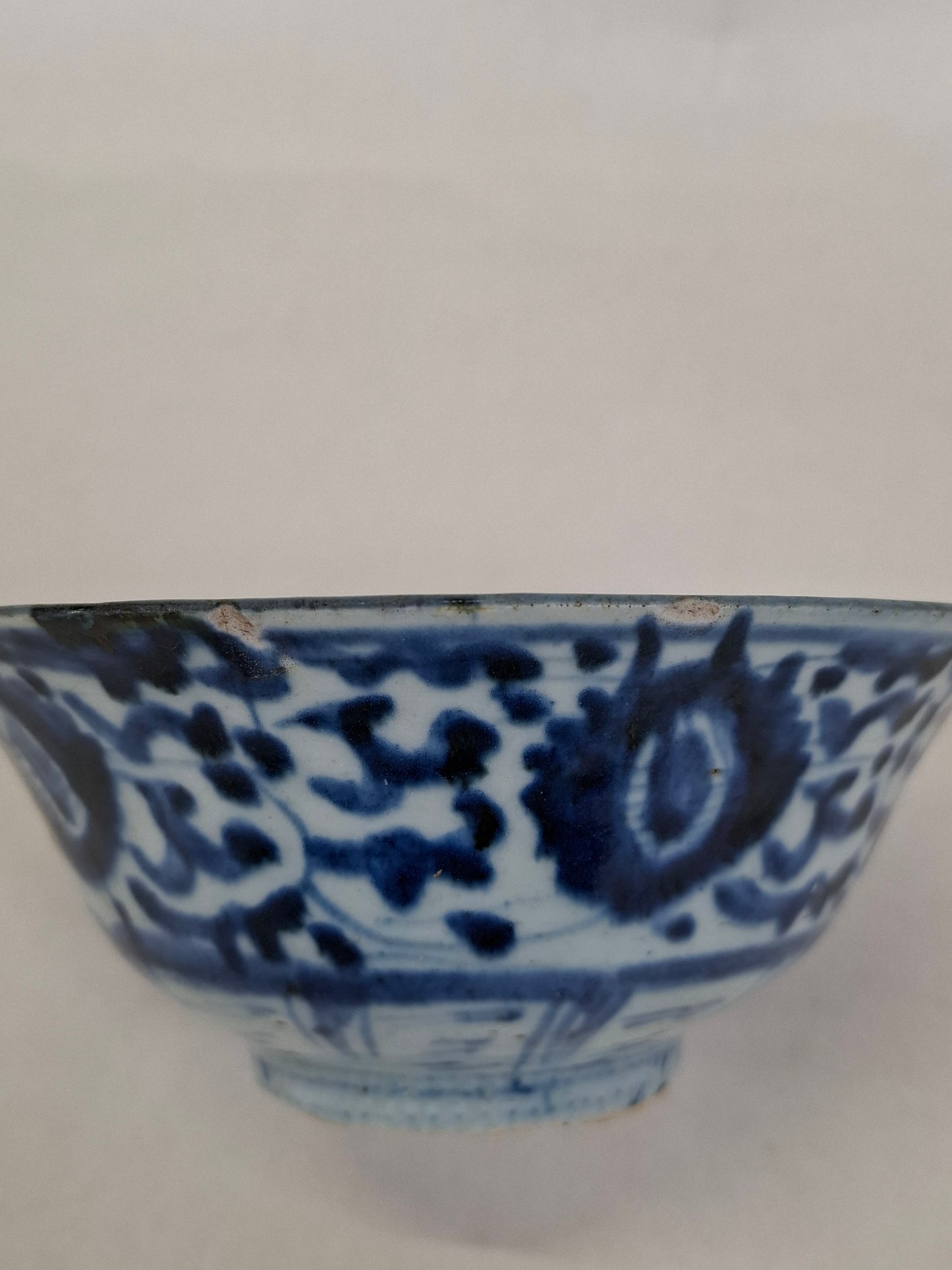 清代（19世纪）莲花纹中国古董碗