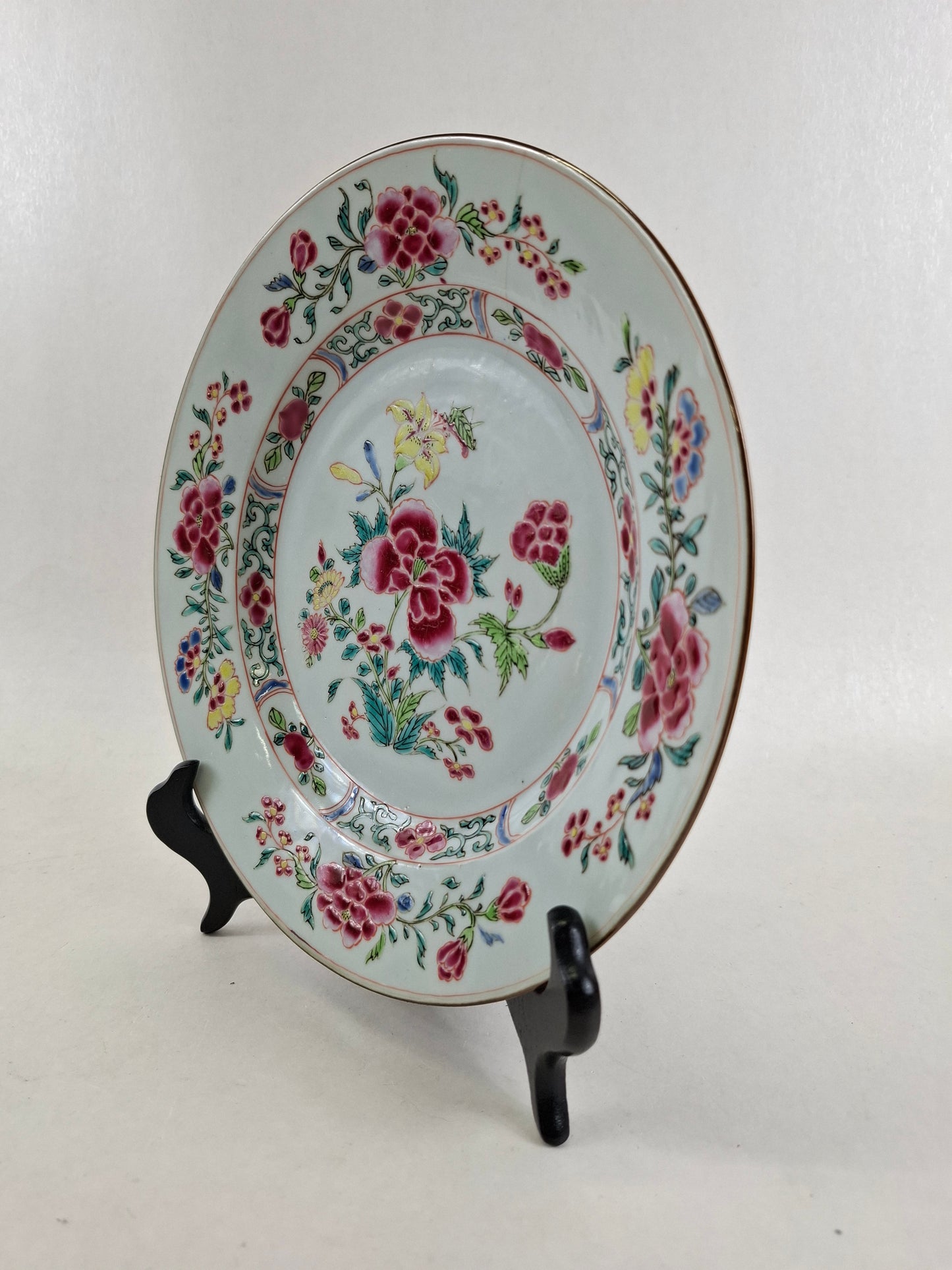 Antique Chinese famille rose plate decorated with peonies // Yongzheng - Qing Dynasty - 18th century