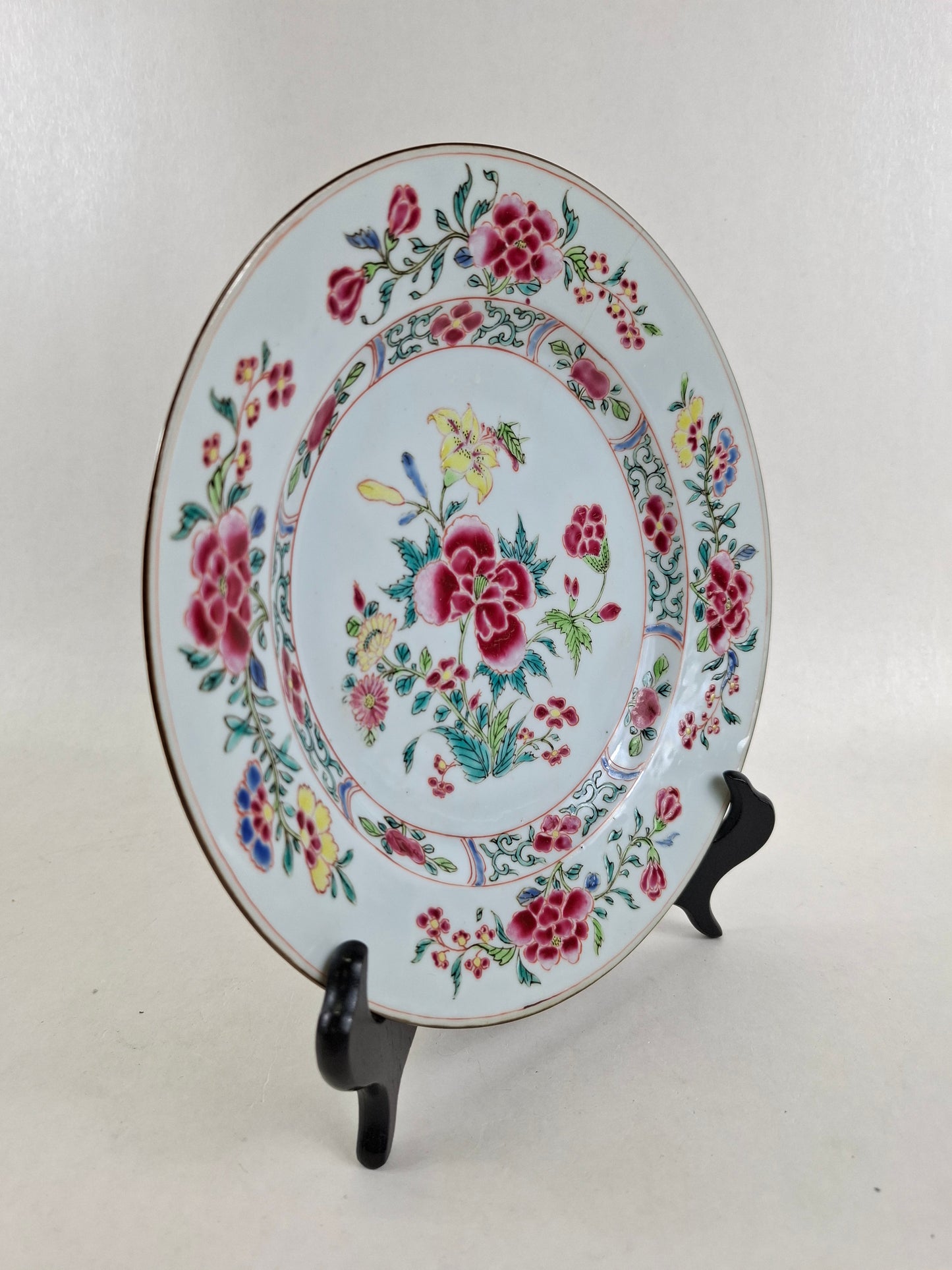 Antique Chinese famille rose plate decorated with peonies // Yongzheng - Qing Dynasty - 18th century