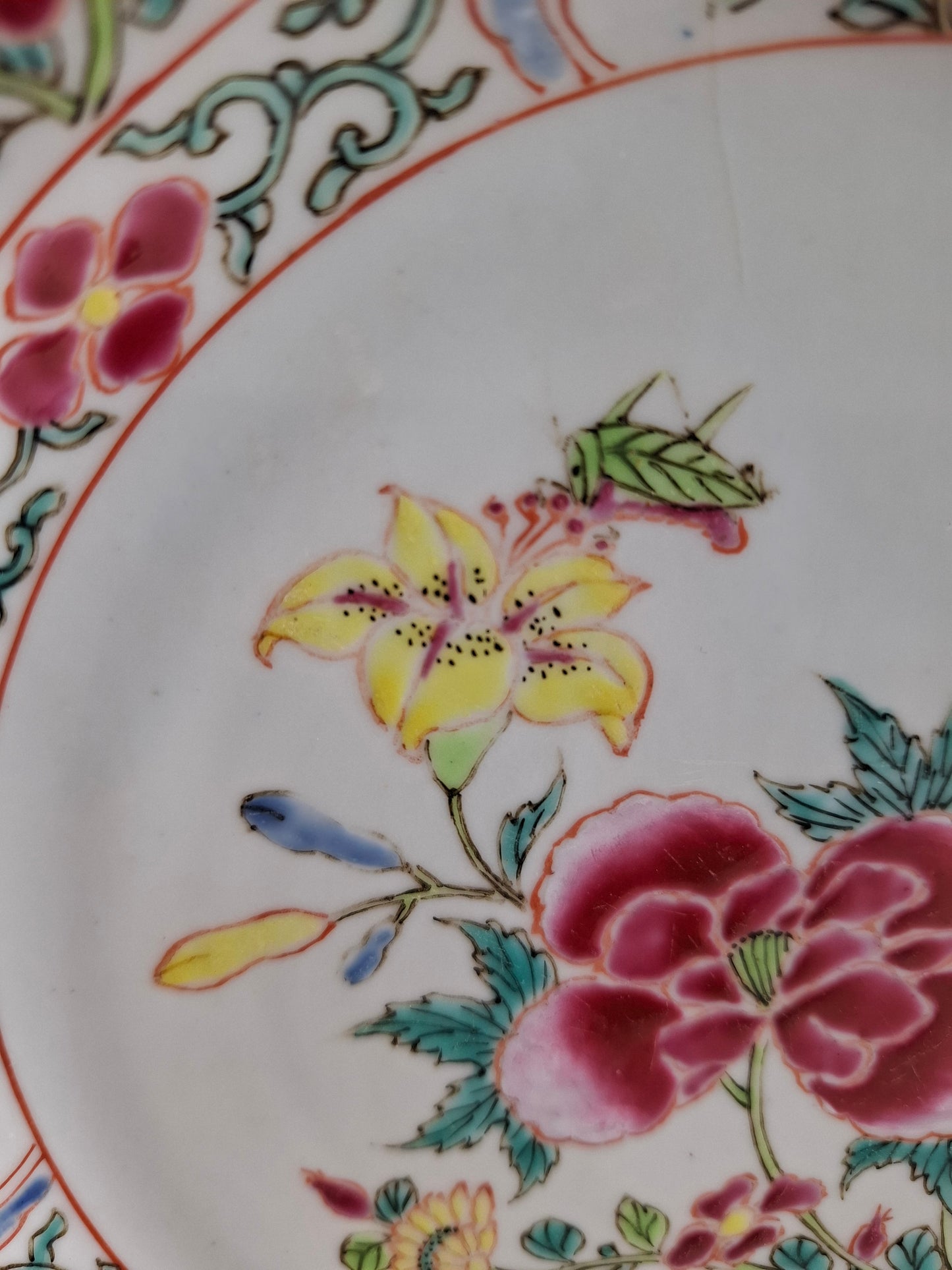 Antique Chinese famille rose plate decorated with peonies // Yongzheng - Qing Dynasty - 18th century