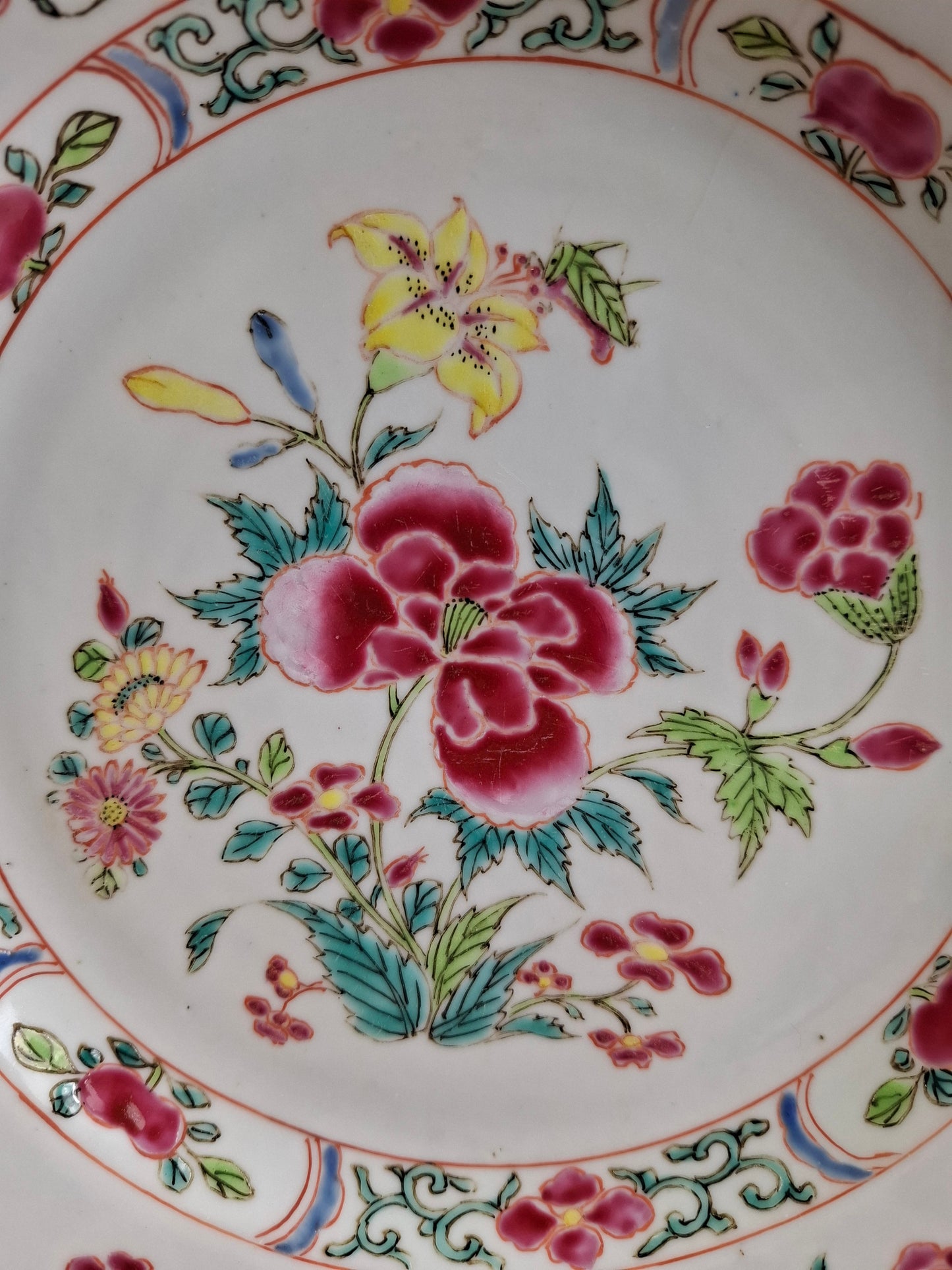 Antique Chinese famille rose plate decorated with peonies // Yongzheng - Qing Dynasty - 18th century