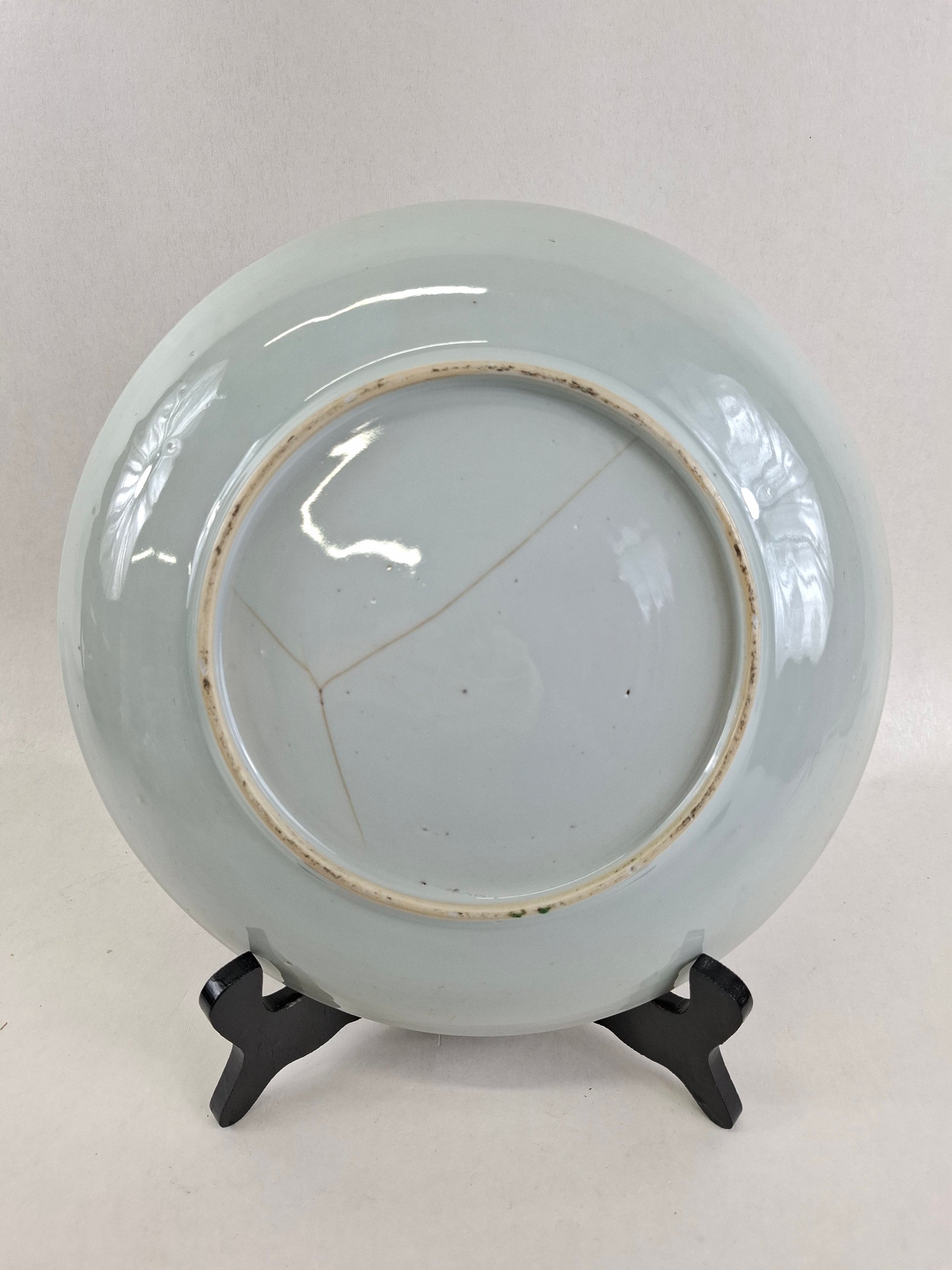 Backside of an 18th century Qianlong famille rose porcelain plate with original antique glaze and border finish