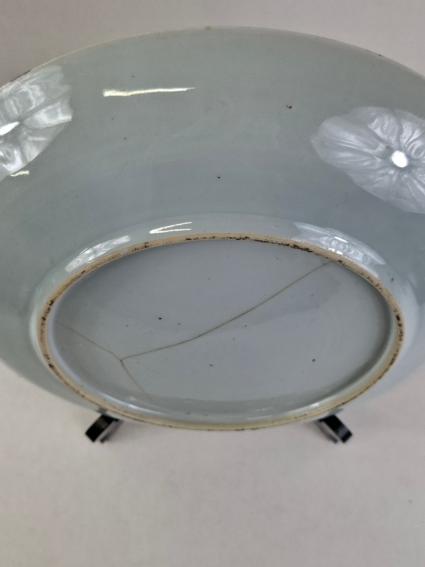 Grande prato antigo chinês famille rose decorado com flores // Qianlong - Dinastia Qing - século XVIII