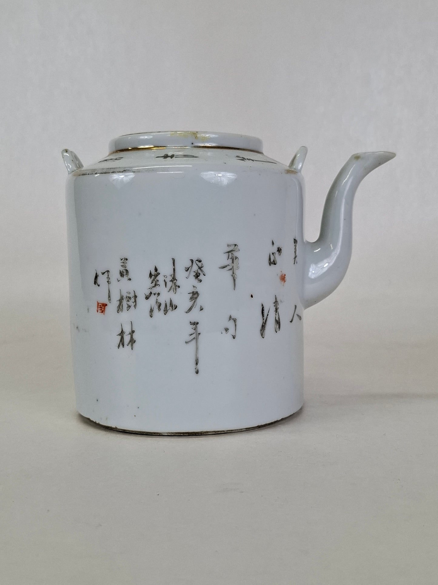 Théière chinoise ancienne décorée d'une scène de jardin // Période républicaine (1912-1949)