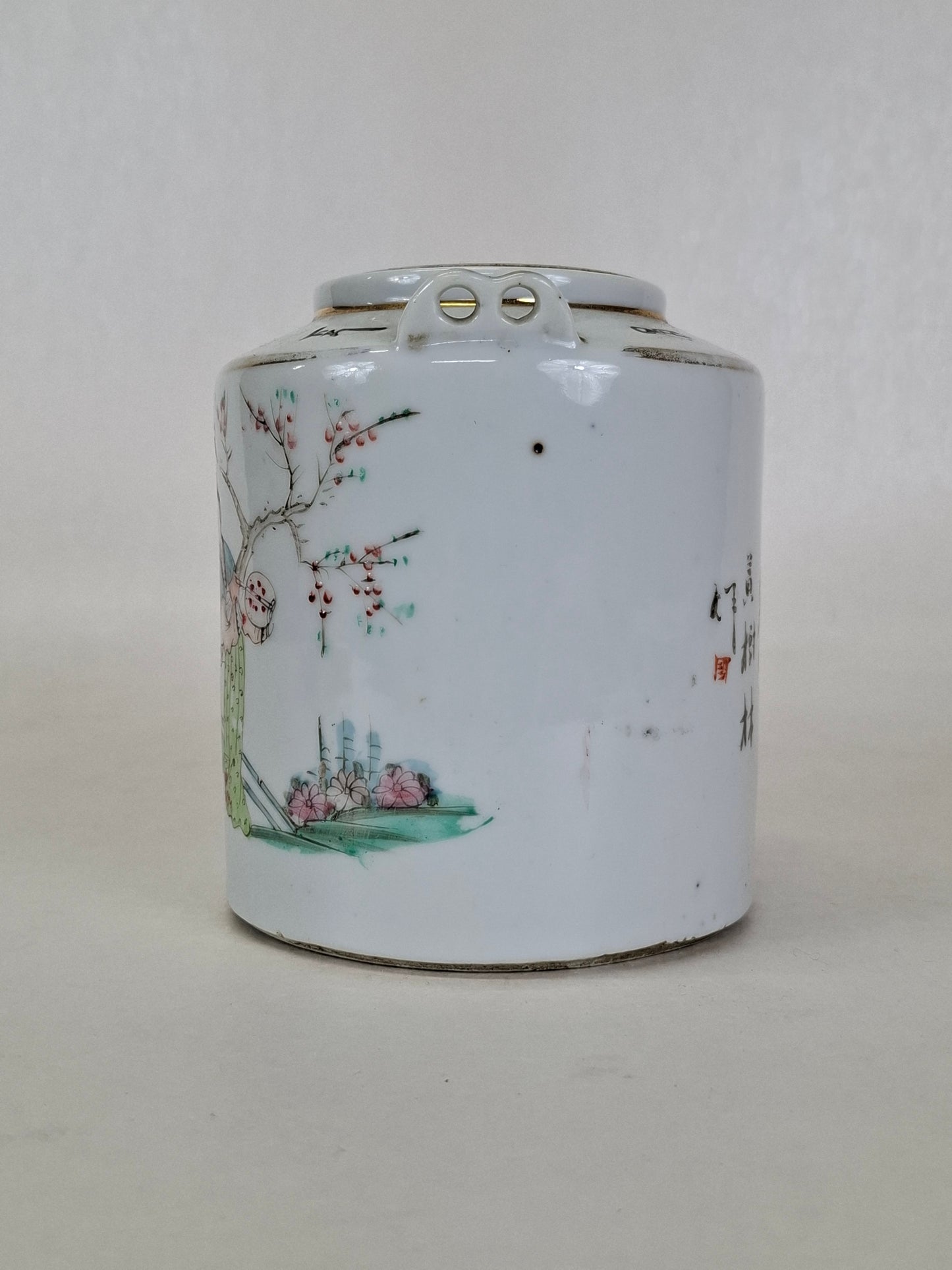 Théière chinoise ancienne décorée d'une scène de jardin // Période républicaine (1912-1949)