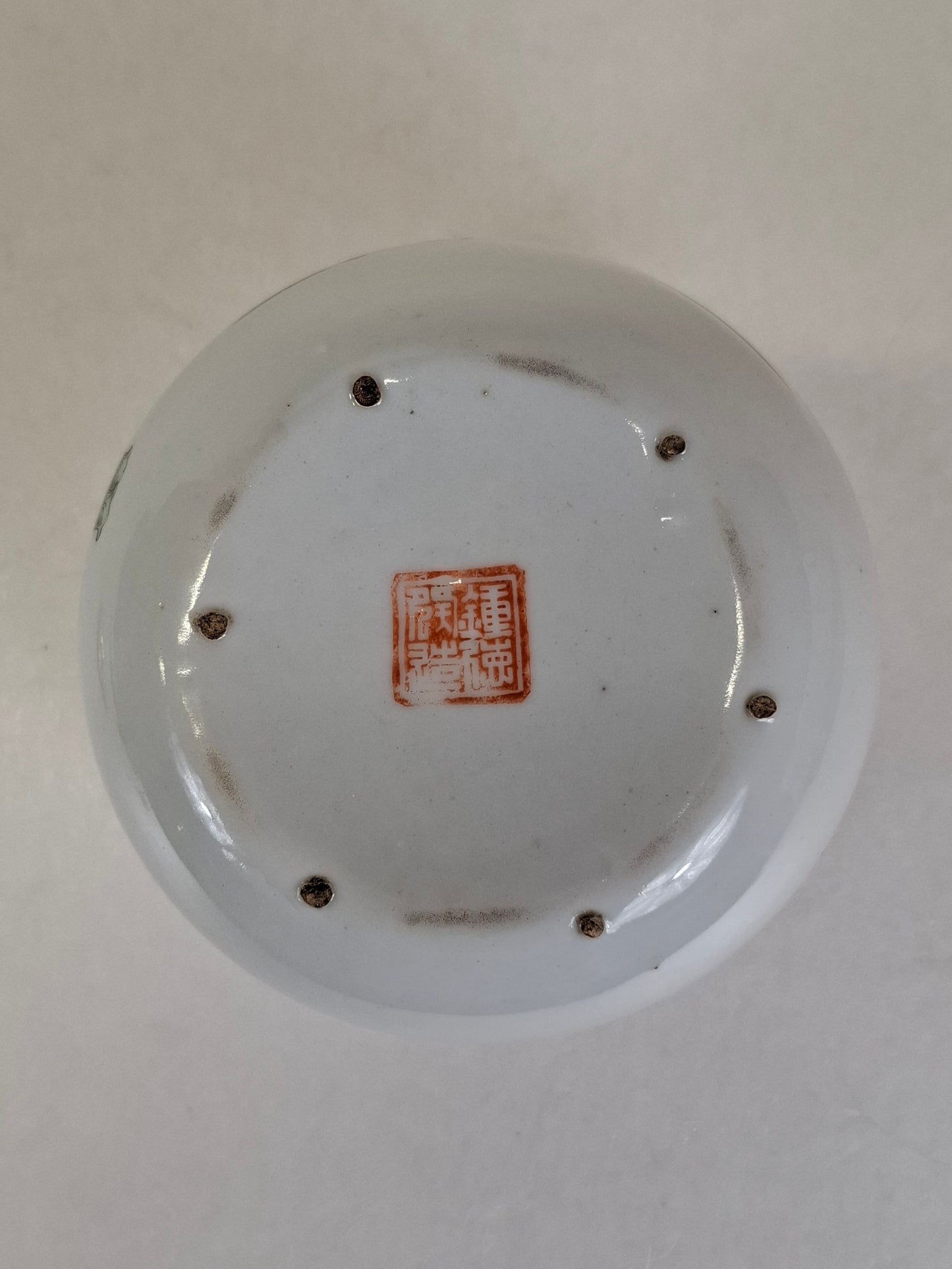 Antique Chinese bonbonniere decorated with an oriental garden scene // Republic period (1912-1949)