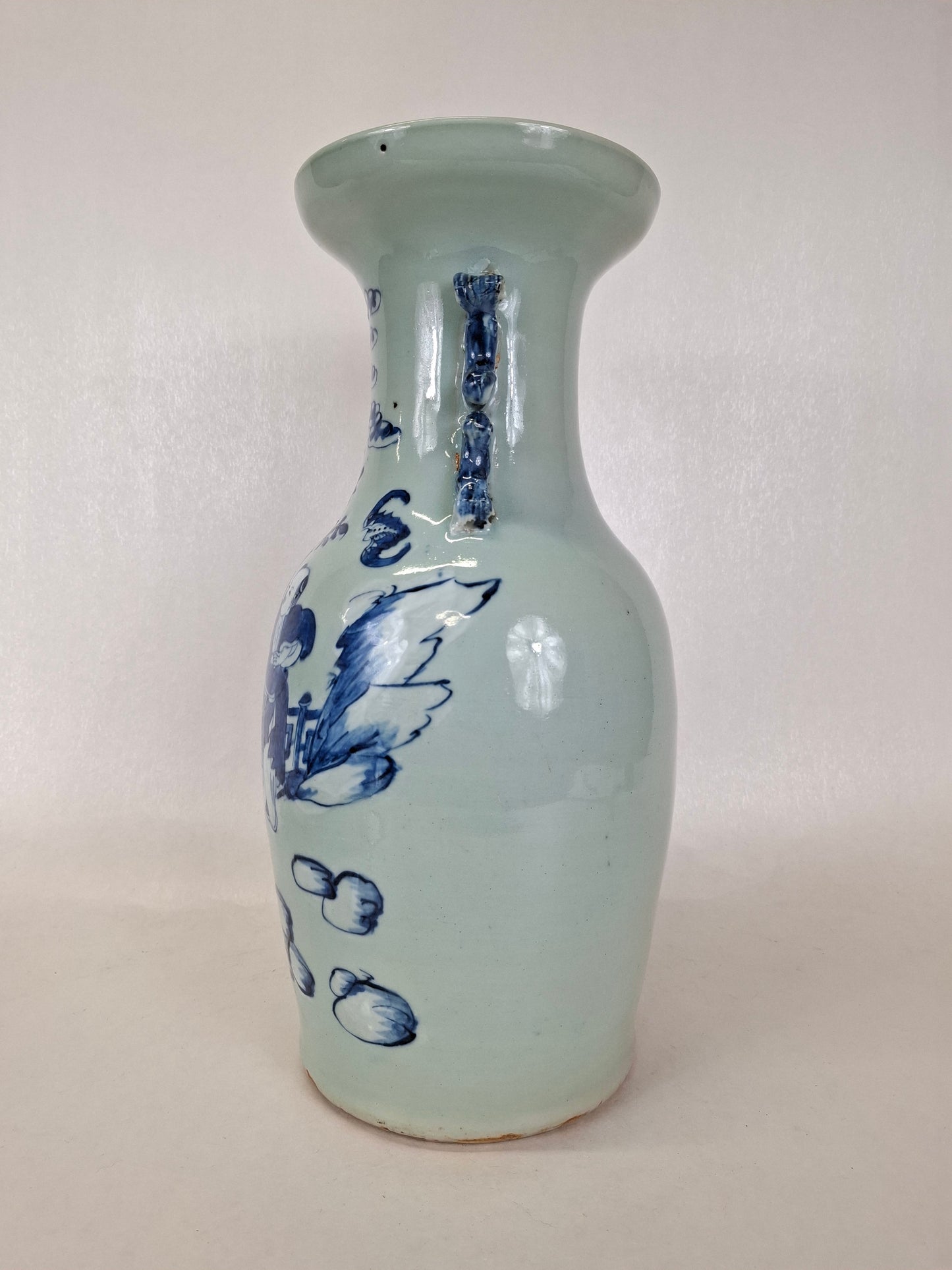 Antique Chinese celadon vase decorated with a sage and playing children // Qing Dynasty - 19th century