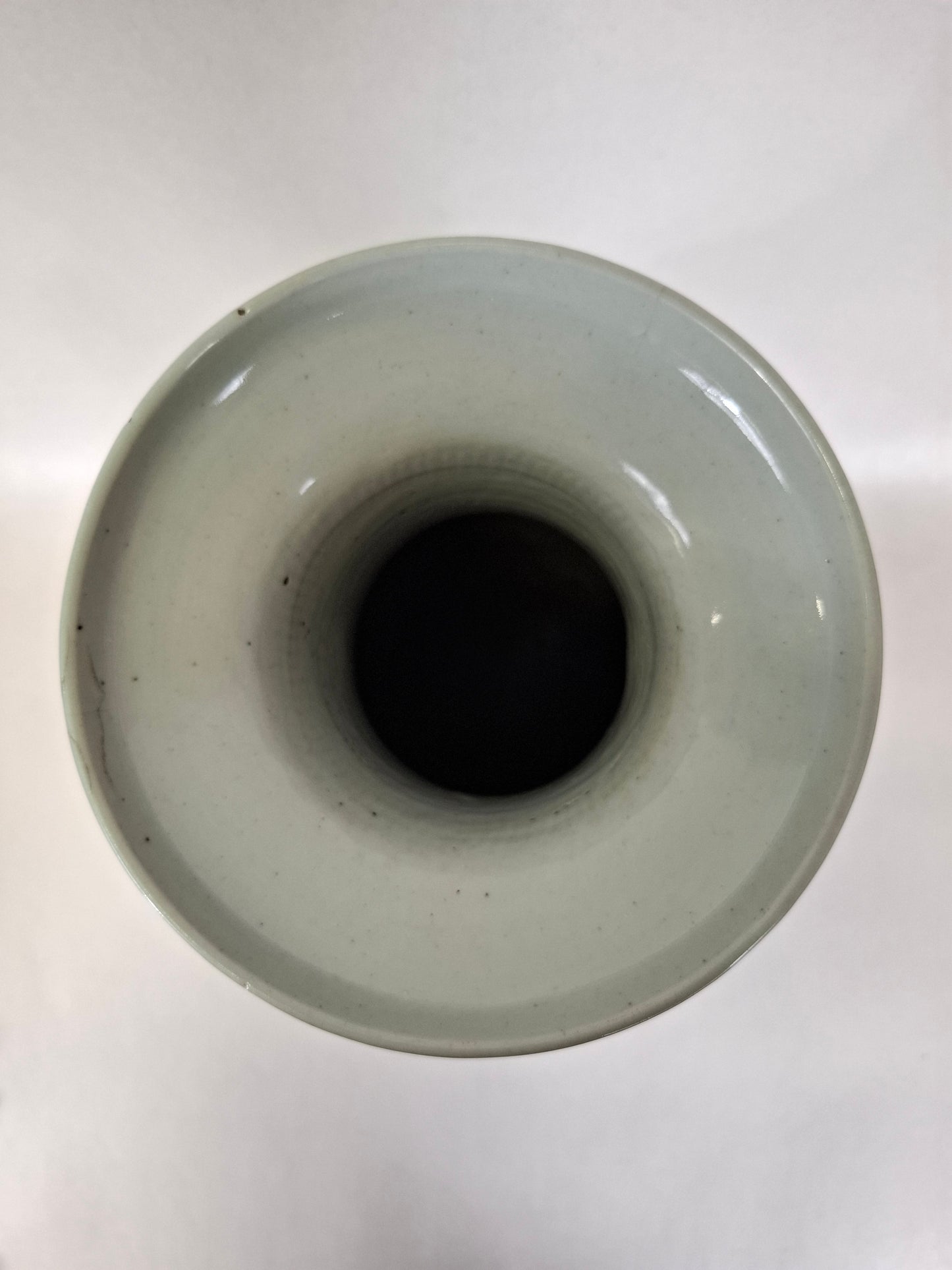 Antique Chinese celadon vase decorated with a sage and playing children // Qing Dynasty - 19th century