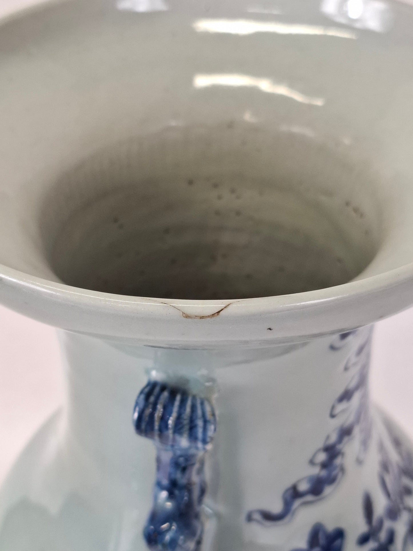 Antique Chinese celadon vase decorated with a sage and playing children // Qing Dynasty - 19th century