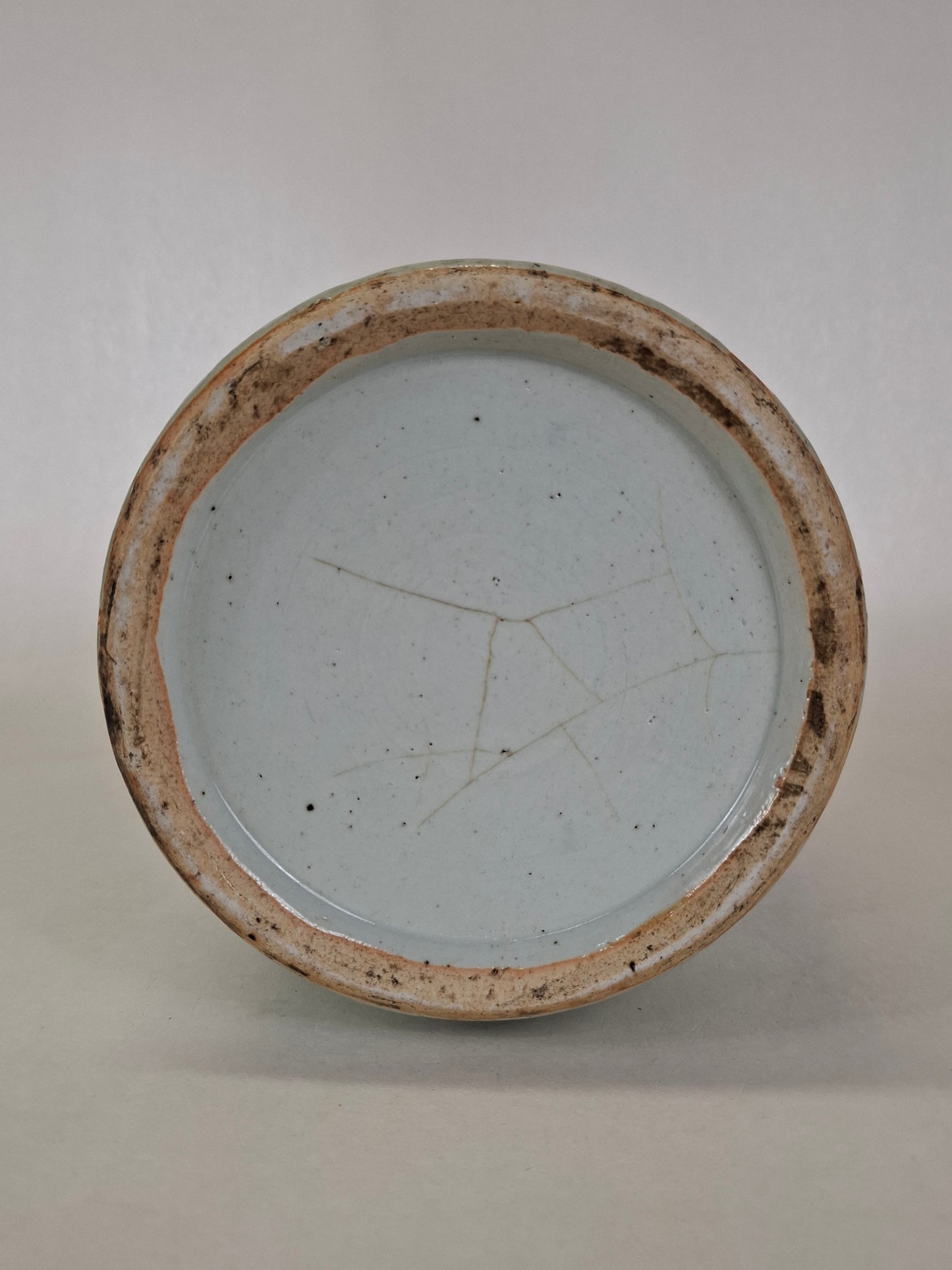 Antique Chinese celadon vase decorated with a sage and playing children // Qing Dynasty - 19th century