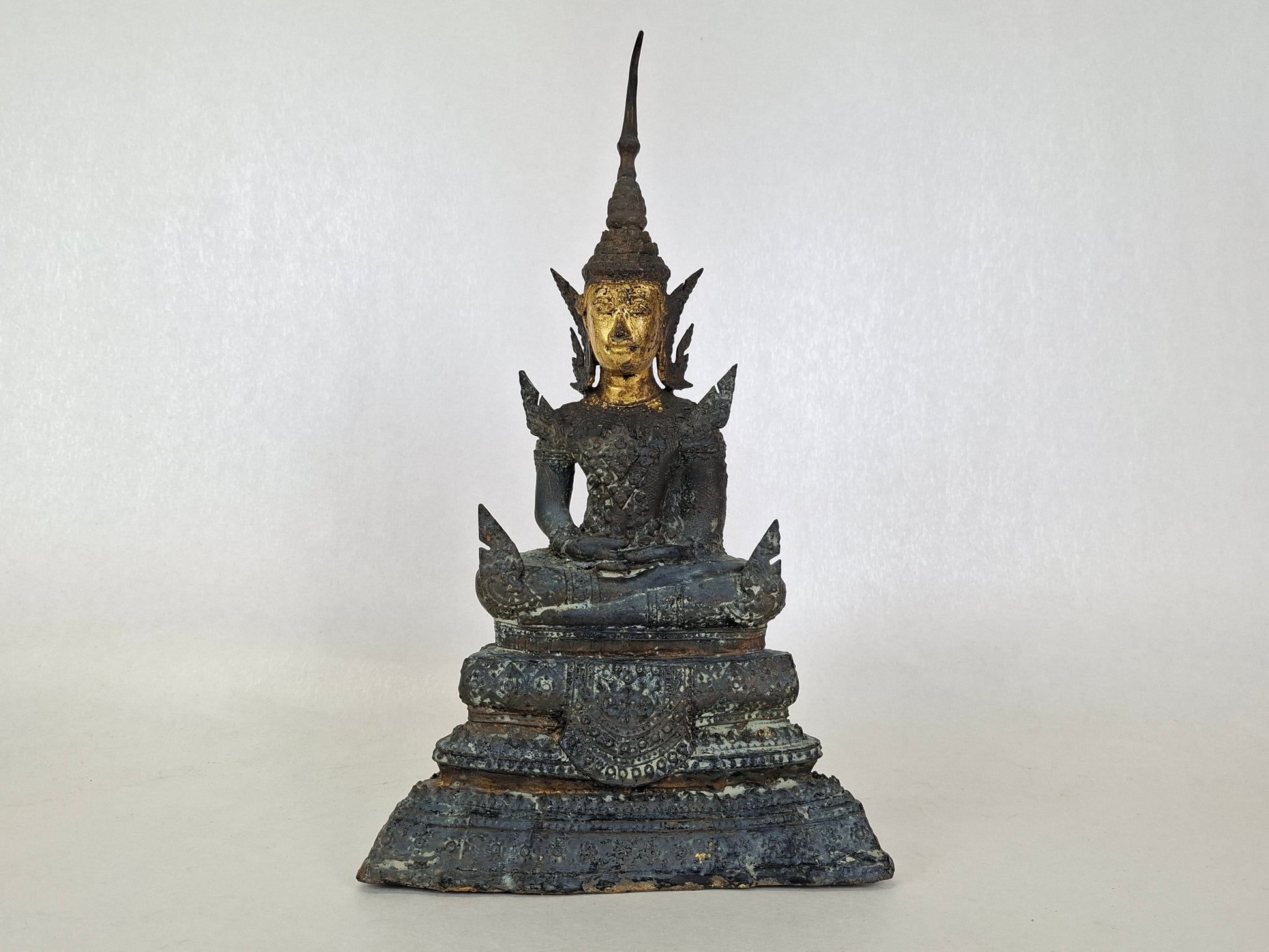 Thai mid-century bronze handmade buddha Rattanakosin buddha in mediating position