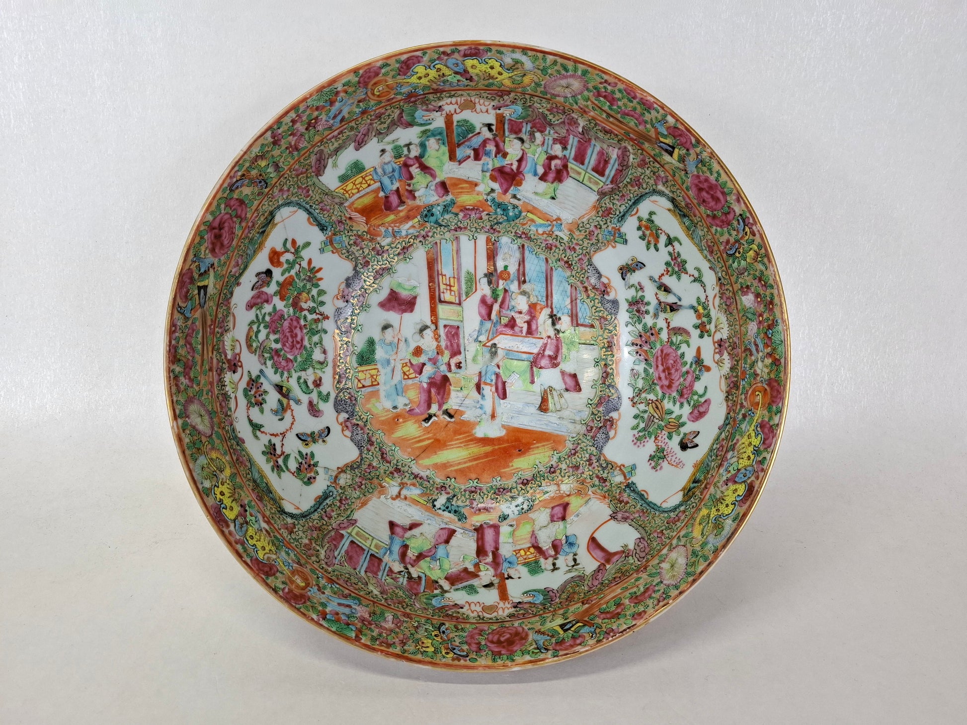 Large antique 19th century Chinese canton rose medallion haindmade bowl