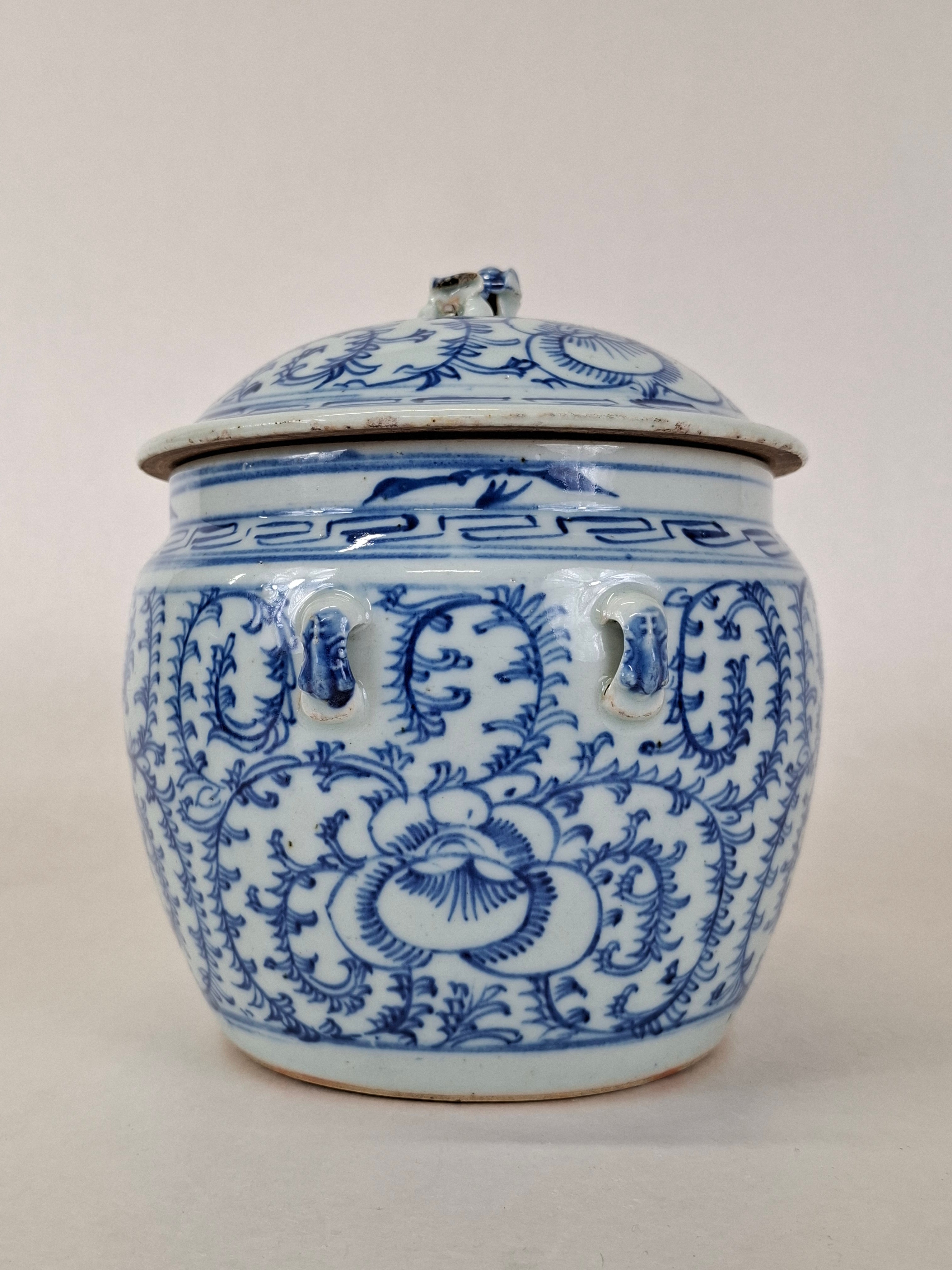 中国古代牡丹纹带盖罐// 青花瓷- 清代- 19世纪末/20世纪初– Diddenantiques