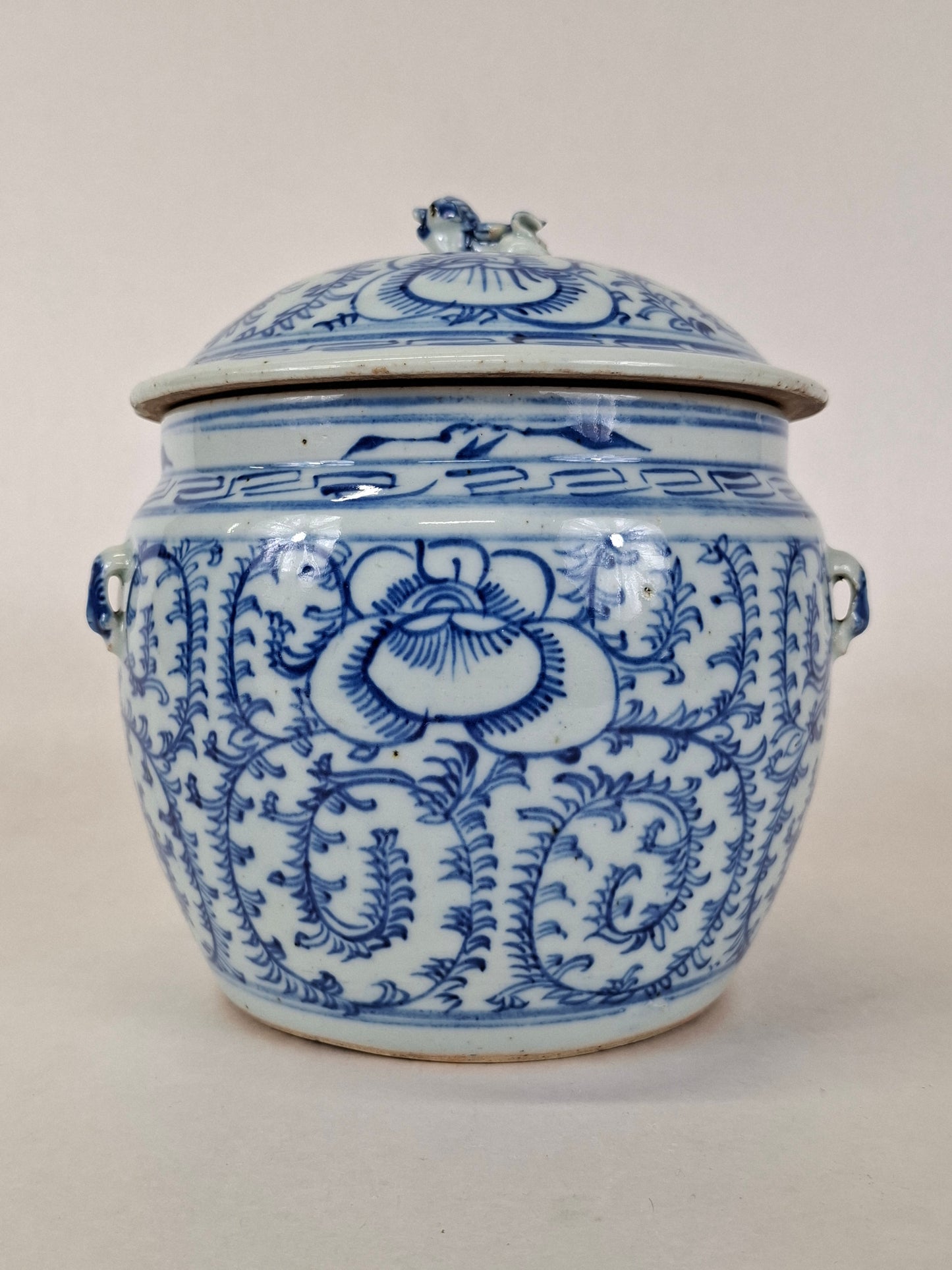 Antique Chinese lidded jar decorated with peonies // Blue and white - Qing Dynasty - End of the 19th/Beginning of the 20th century