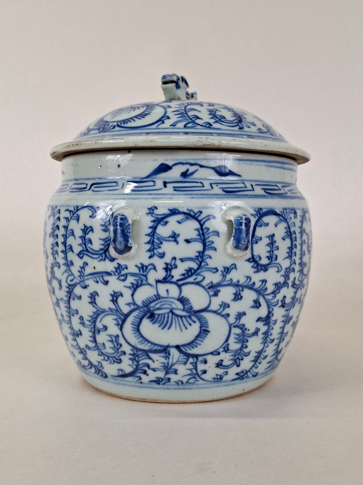Antique Chinese lidded jar decorated with peonies // Blue and white - Qing Dynasty - End of the 19th/Beginning of the 20th century