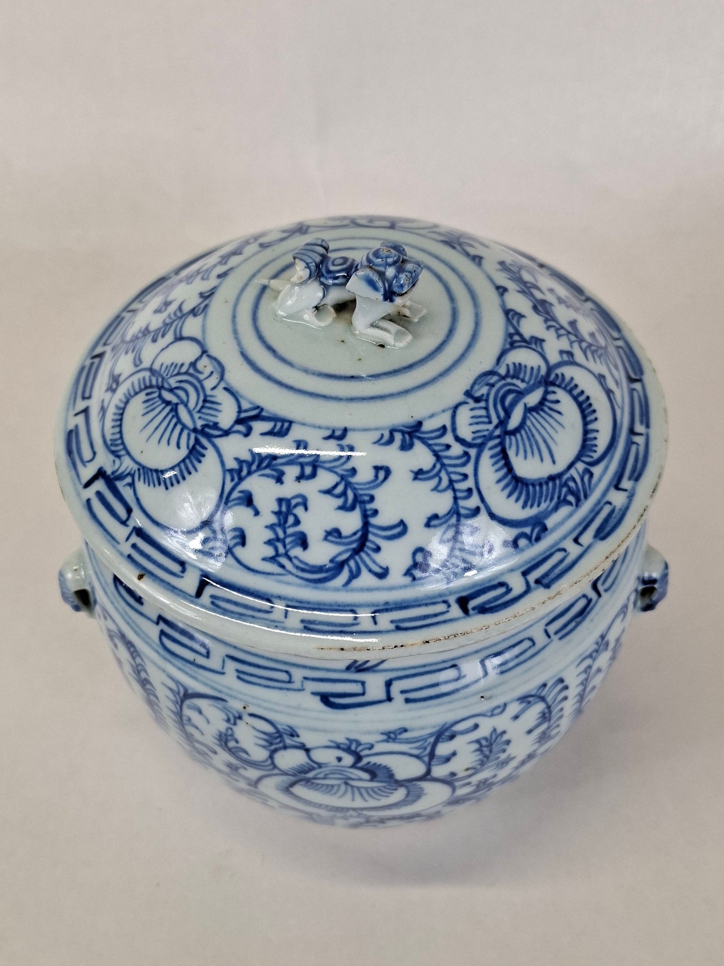 Antique Chinese lidded jar decorated with peonies // Blue and white - Qing Dynasty - End of the 19th/Beginning of the 20th century