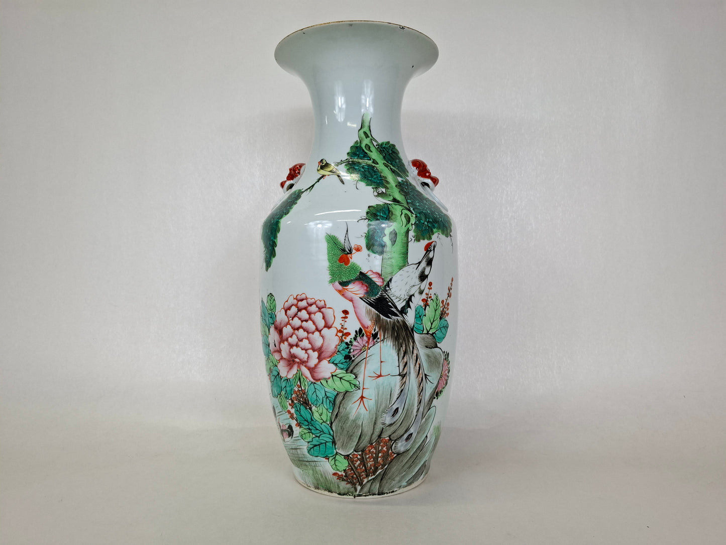 Antique Chinese polychrome vase decorated with crane and flowers // Republic period (1912-1949)