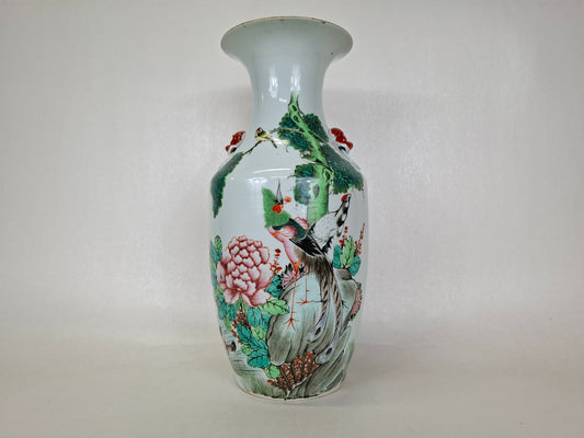 Antique Chinese polychrome vase decorated with crane and flowers // Republic period (1912-1949)