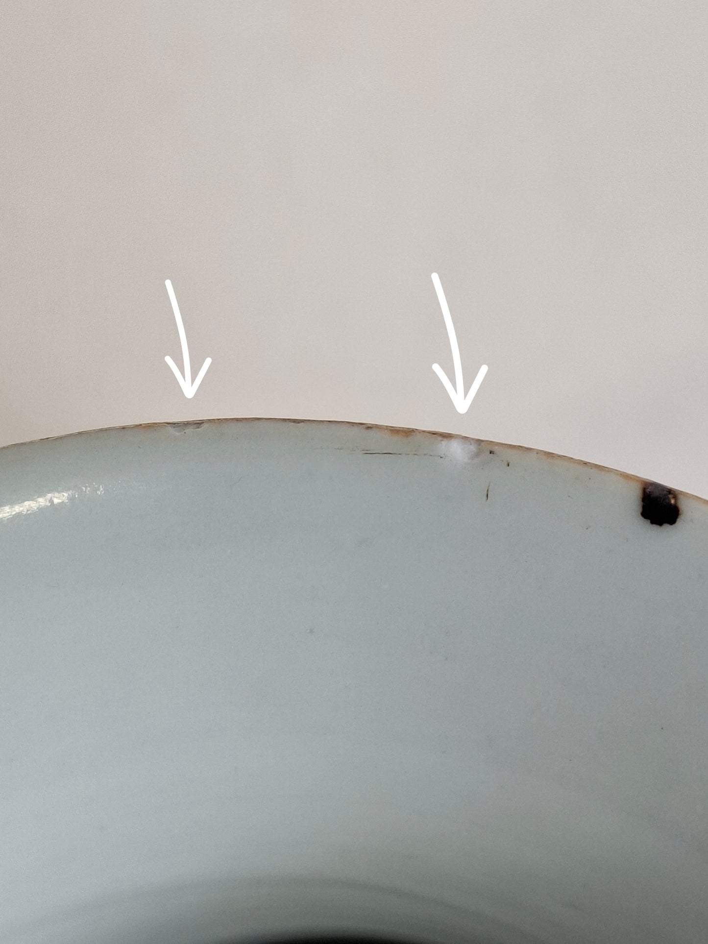 Antique Chinese polychrome vase decorated with crane and flowers // Republic period (1912-1949)