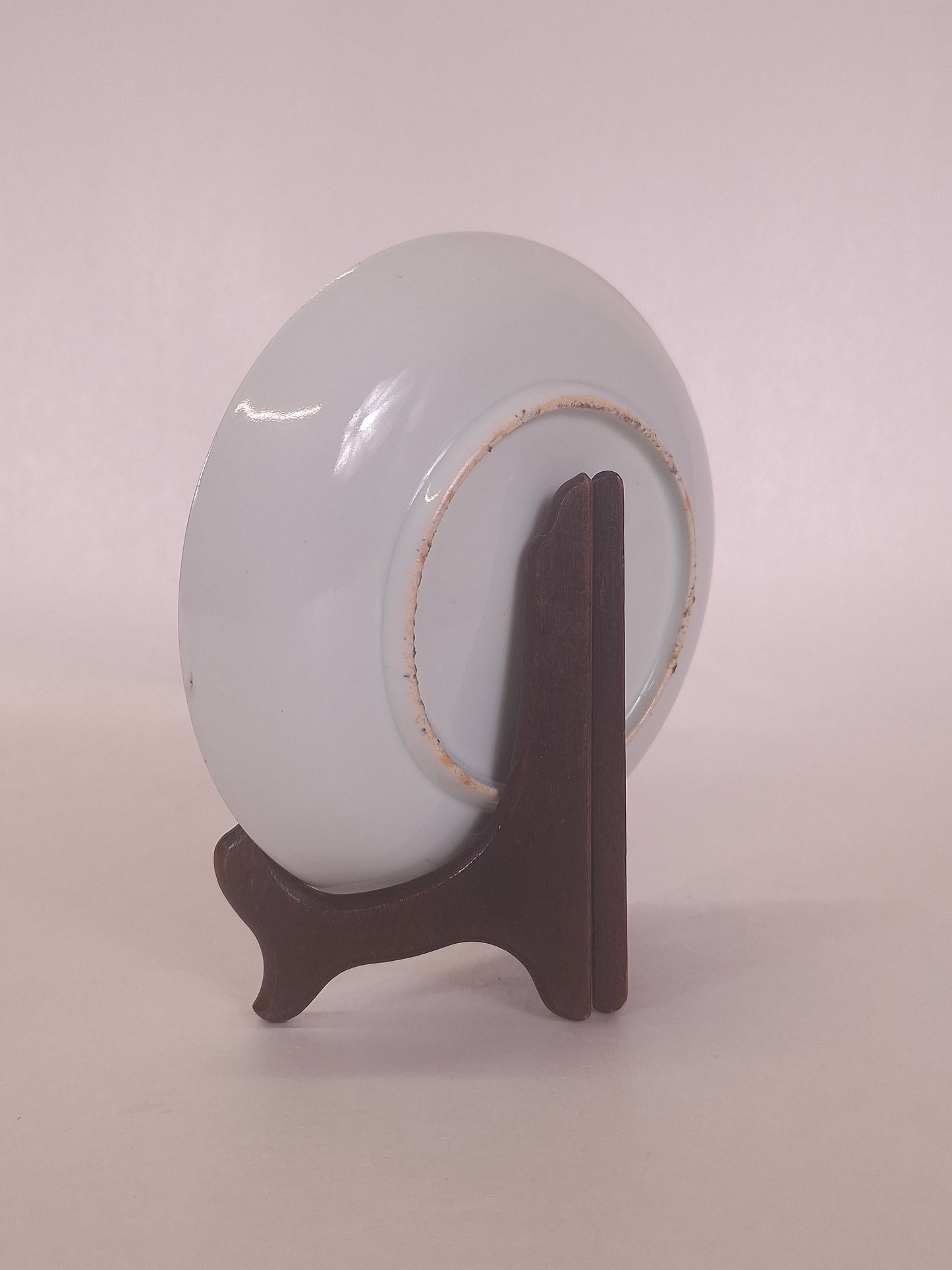 Antique Chinese plate decorated with a garden scene // Republic period (1912-1949)