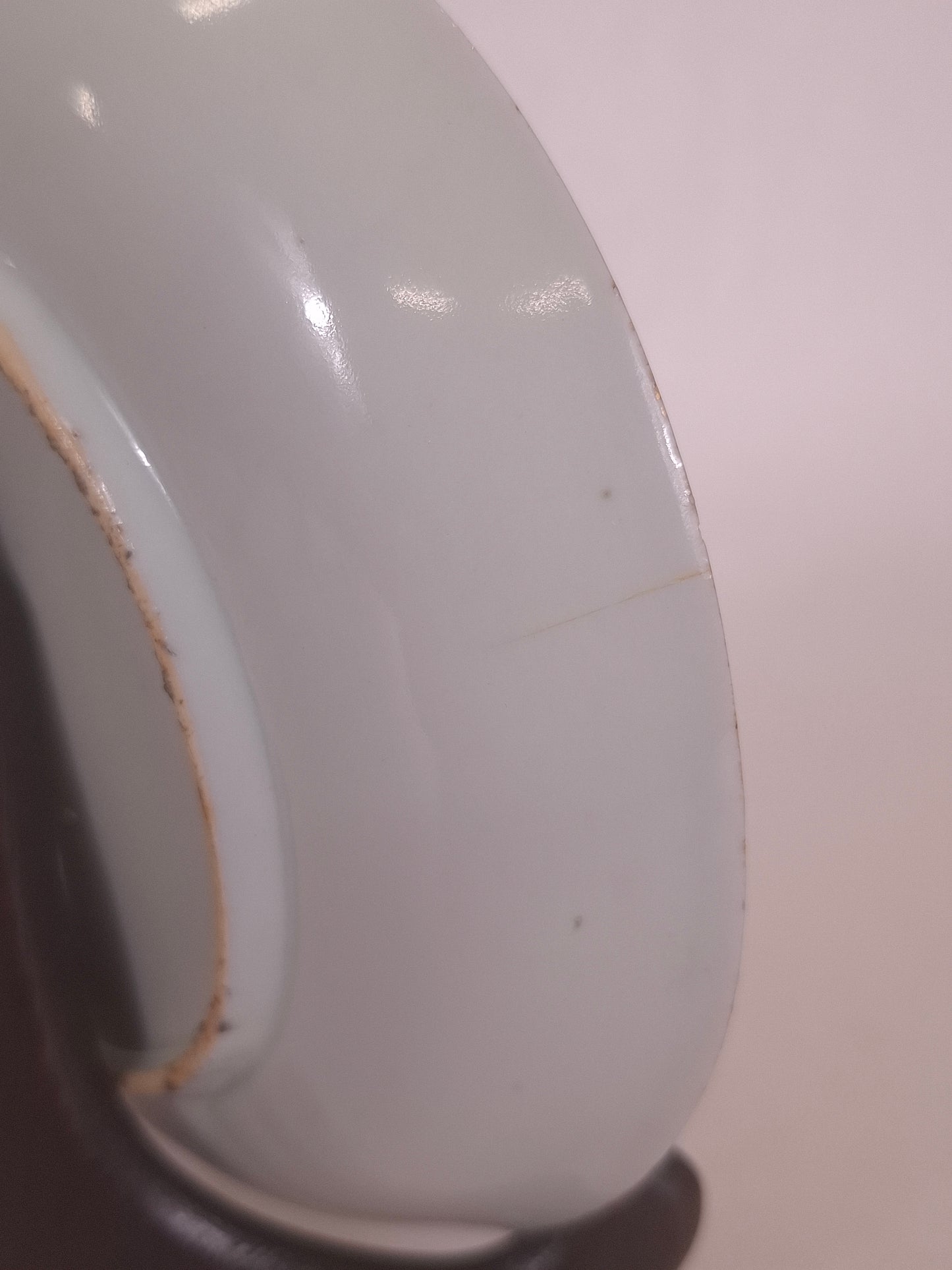 Antique Chinese plate decorated with a garden scene // Republic period (1912-1949)