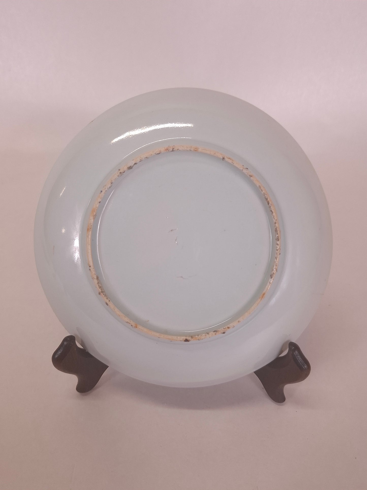 Antique Chinese plate decorated with a garden scene // Republic period (1912-1949)