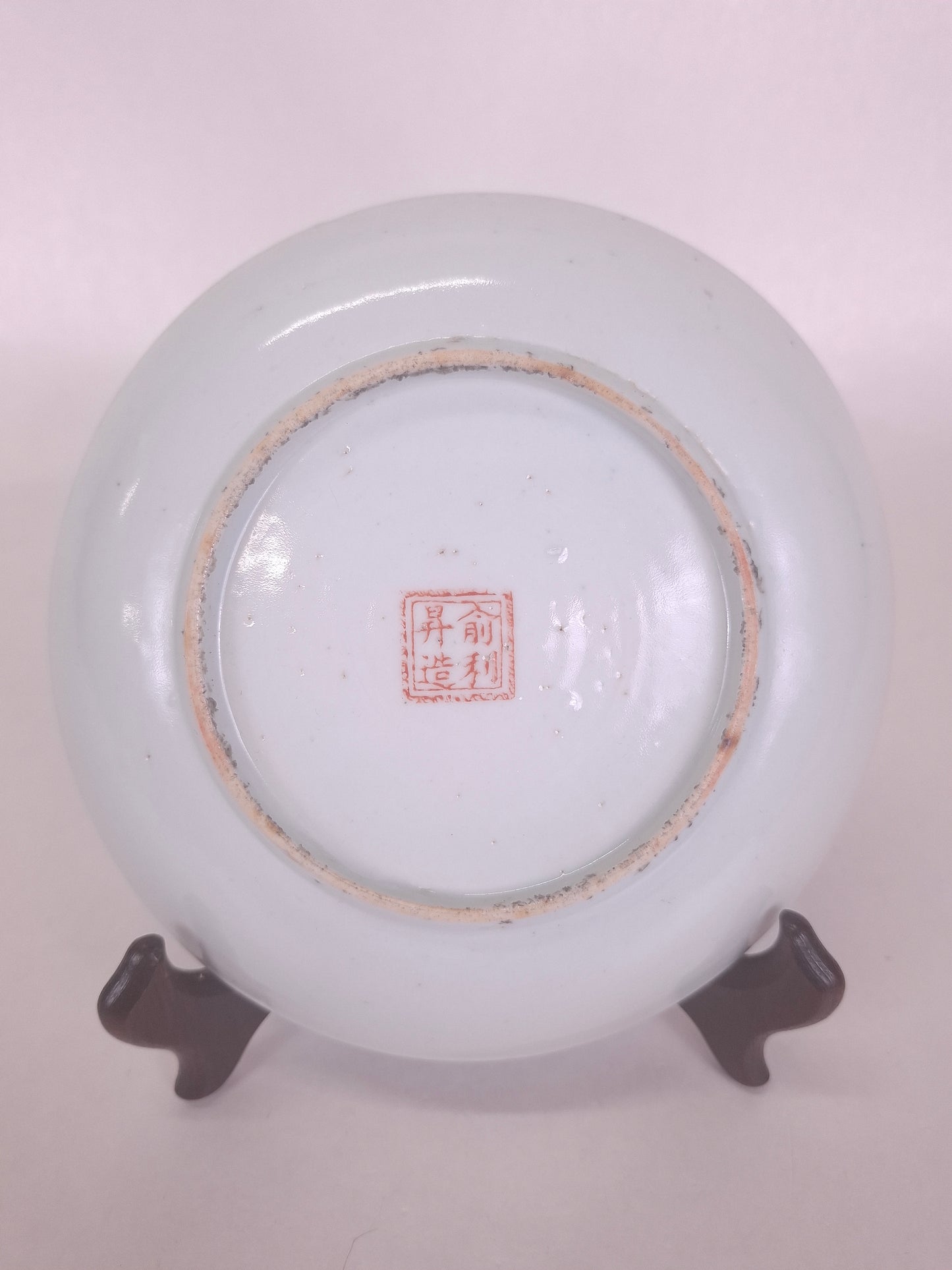 Assiette chinoise ancienne décorée d'un sage et d'une dame chinoise // Période républicaine (1912-1949)