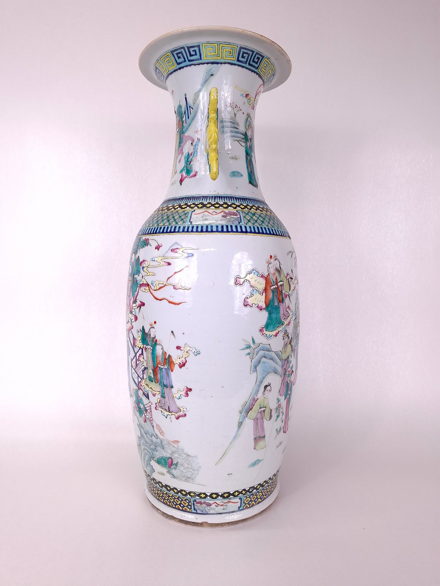 Large antique Chinese famille rose vase decorated with an Imperial scene // Qing Dynasty - 19th century