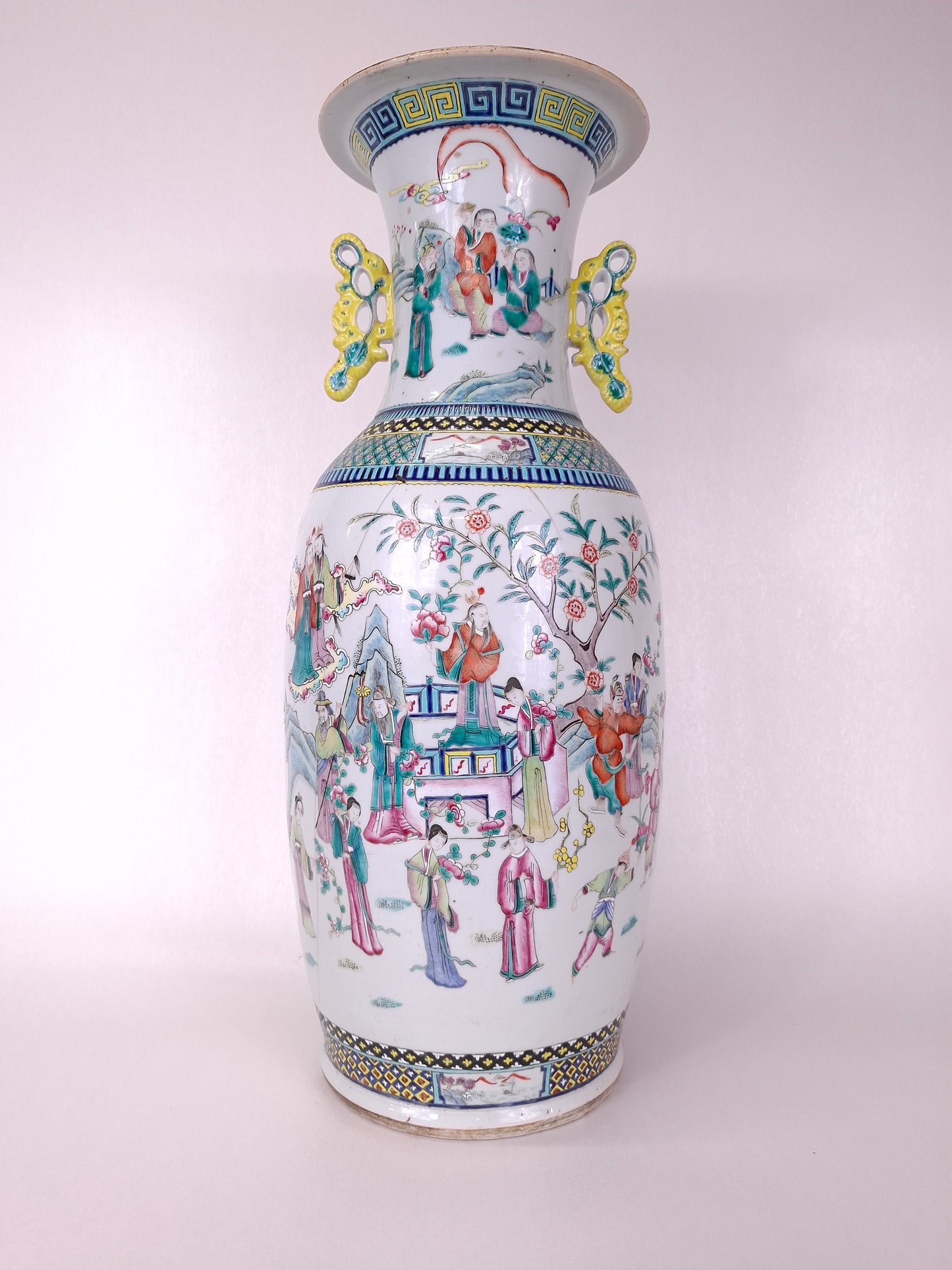 Large antique Chinese famille rose vase decorated with an Imperial scene // Qing Dynasty - 19th century