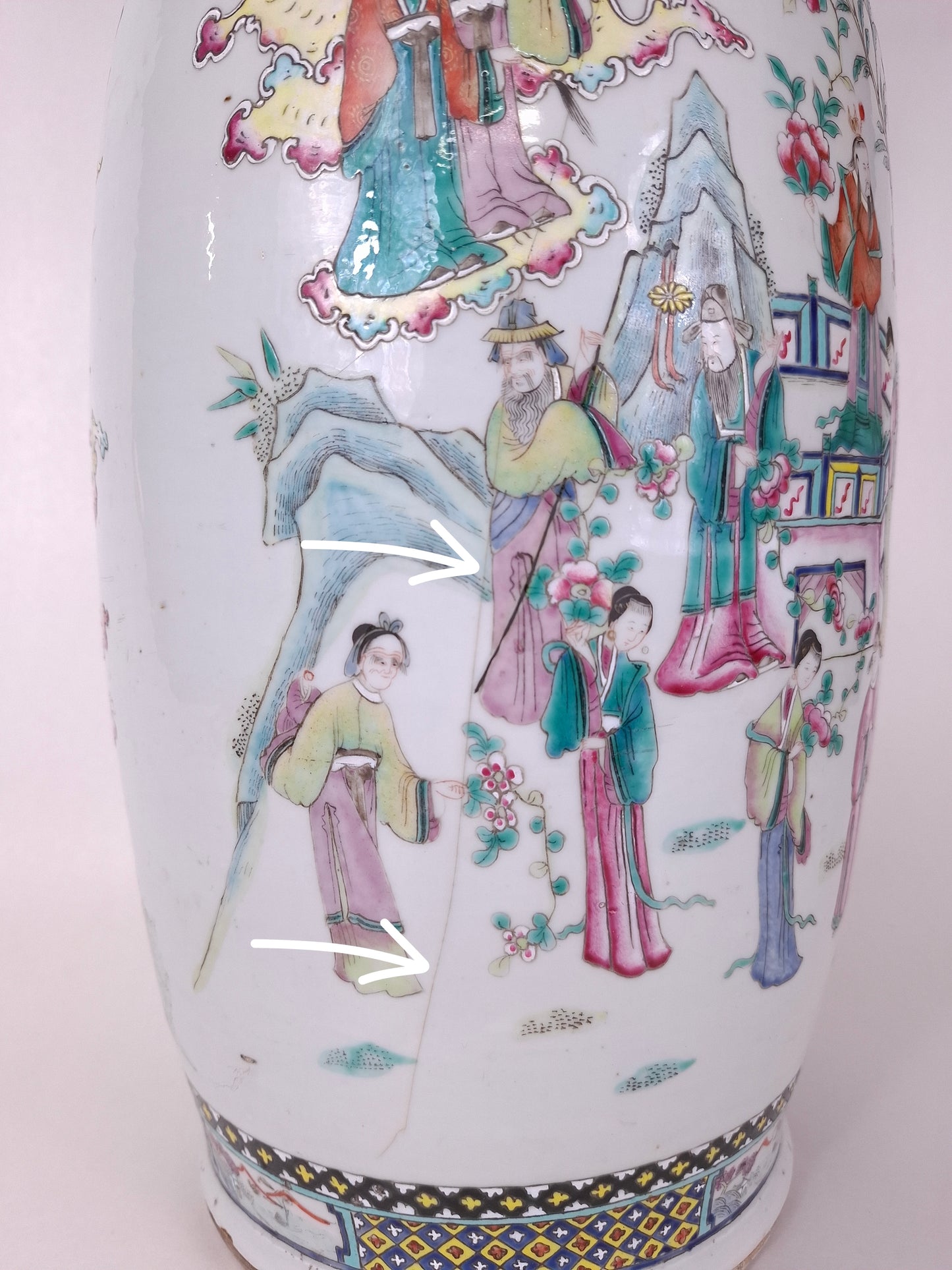 Large antique Chinese famille rose vase decorated with an Imperial scene // Qing Dynasty - 19th century