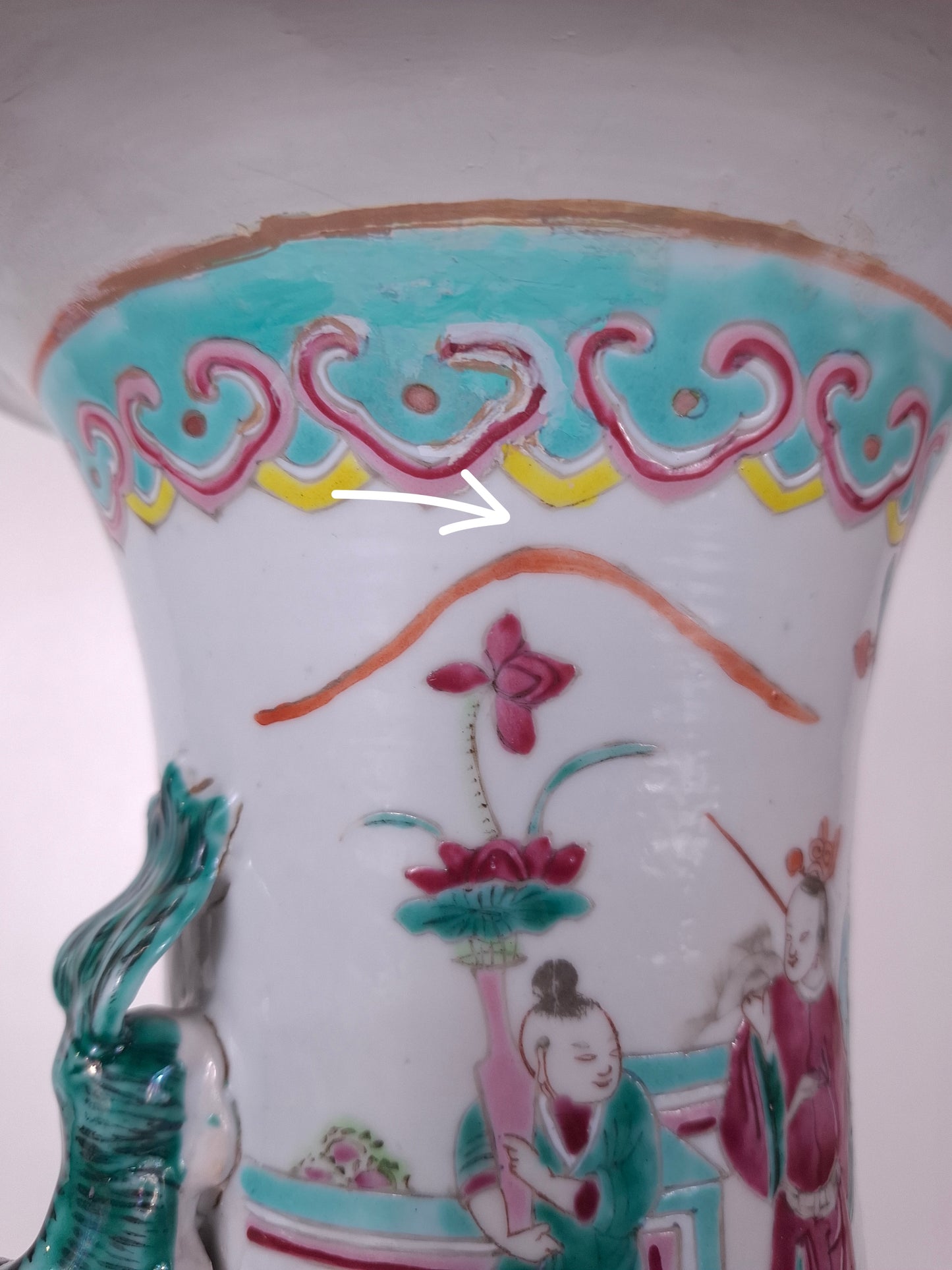 Grand vase ancien chinois en porcelaine rose décoré d'une scène de fête impériale // Dynastie Qing - XIXe siècle