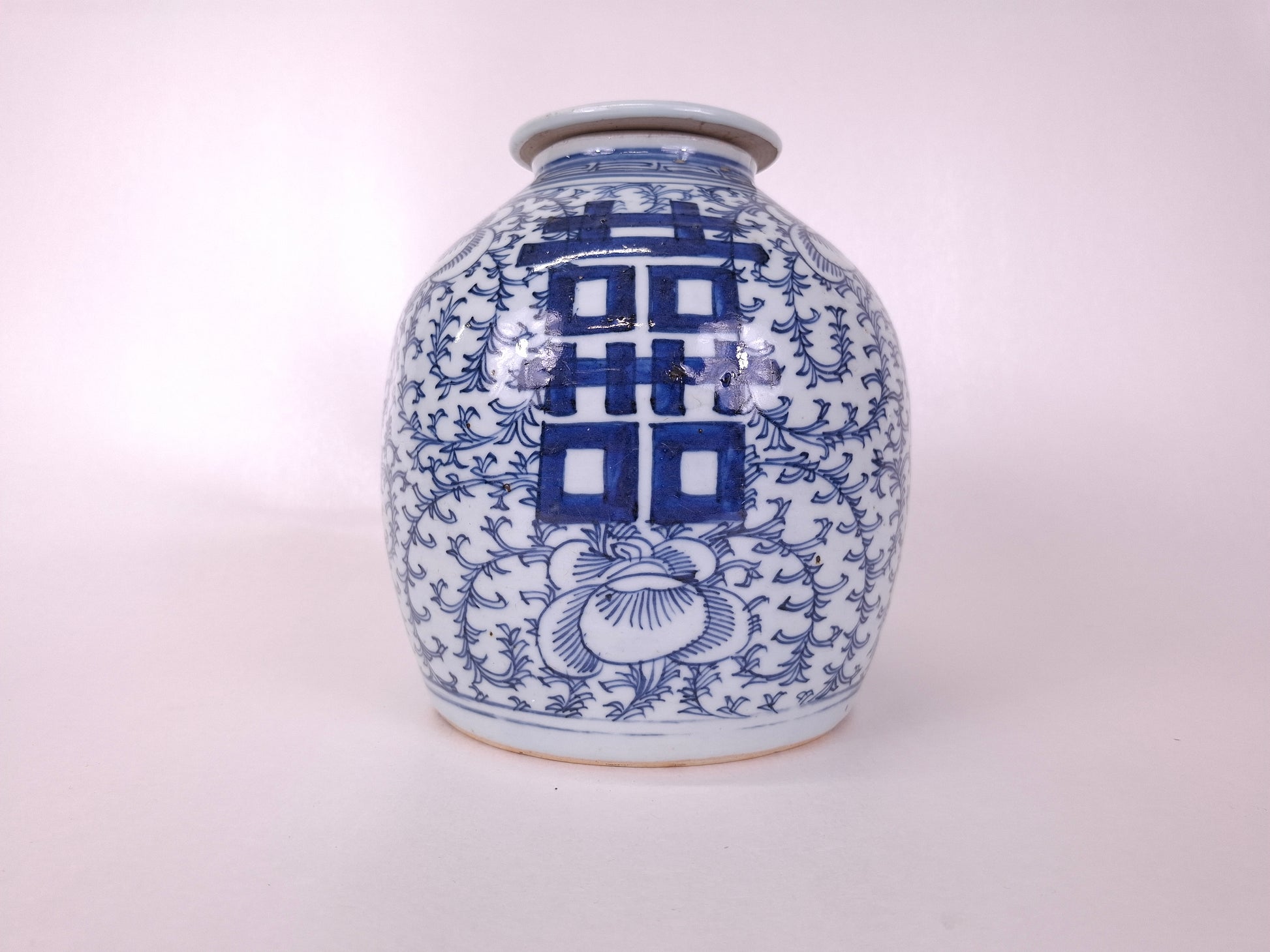 Antique handmade Chinese 19th century double happiness jar // Blue white porcelain from the Qing Dynasty