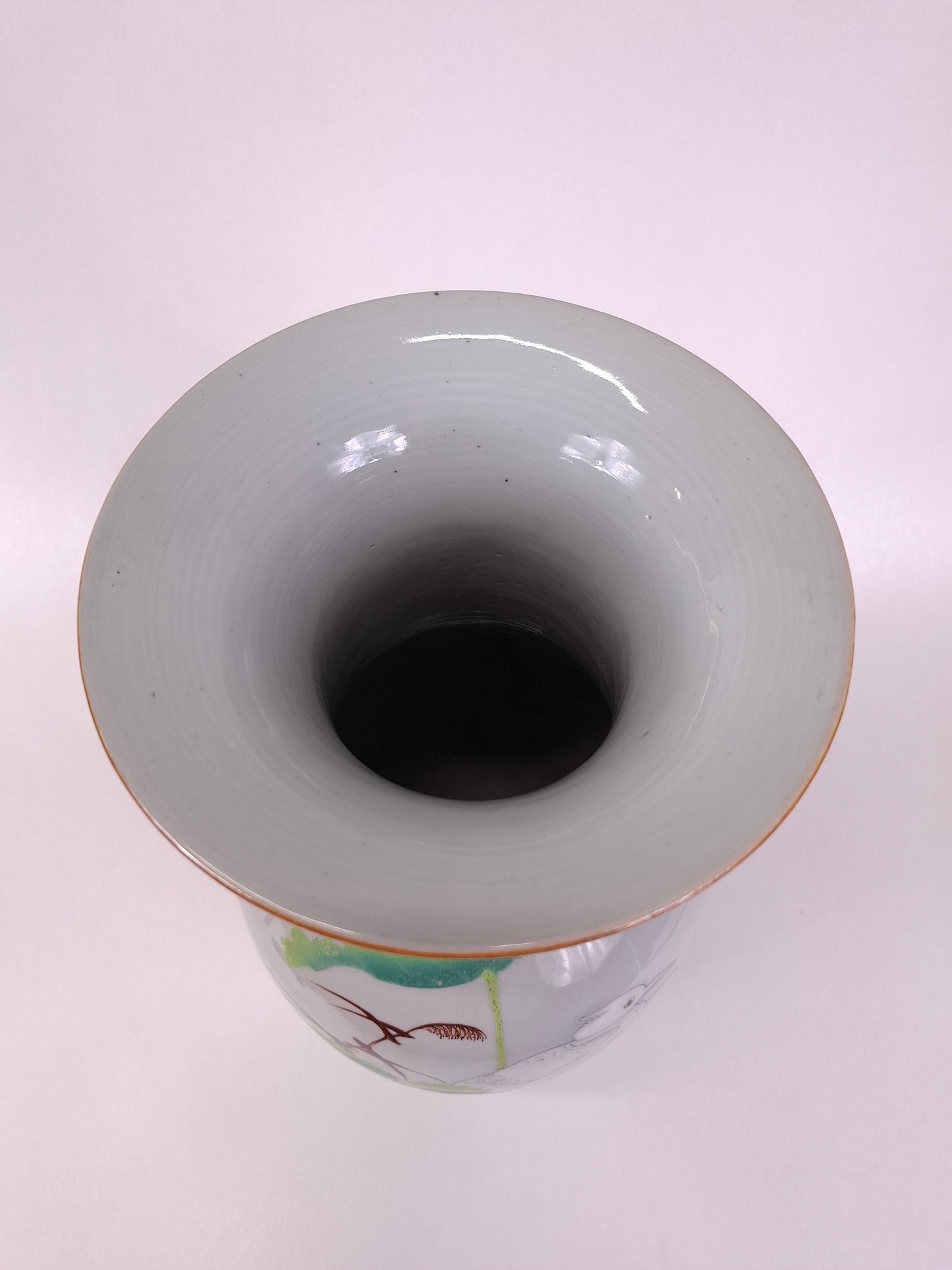 Antique Chinese vase decorated with lotus and bird // Republic period (1912-1949)