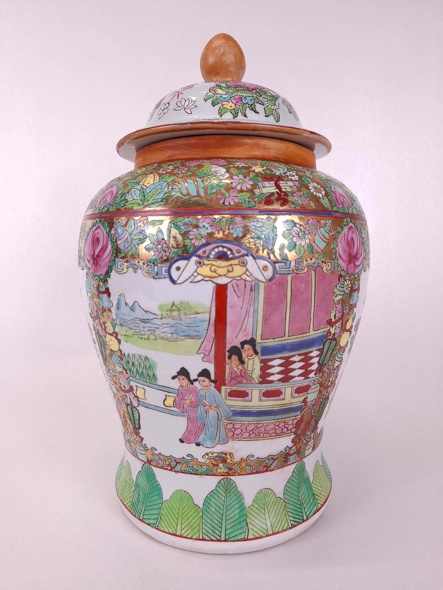 Chinese famille rose temple vase decorated with figures and flowers // 20th century