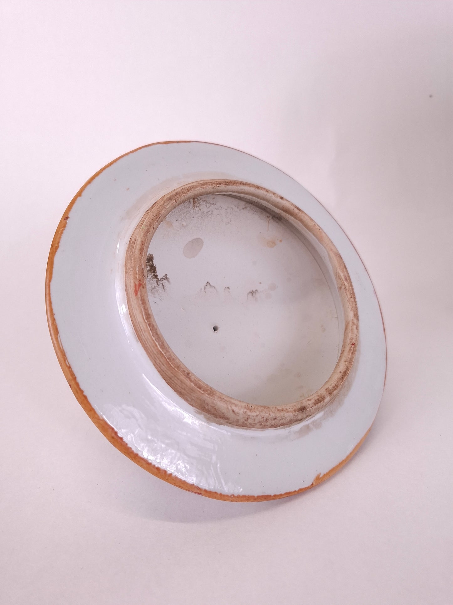 Chinese famille rose temple vase decorated with figures and flowers // 20th century