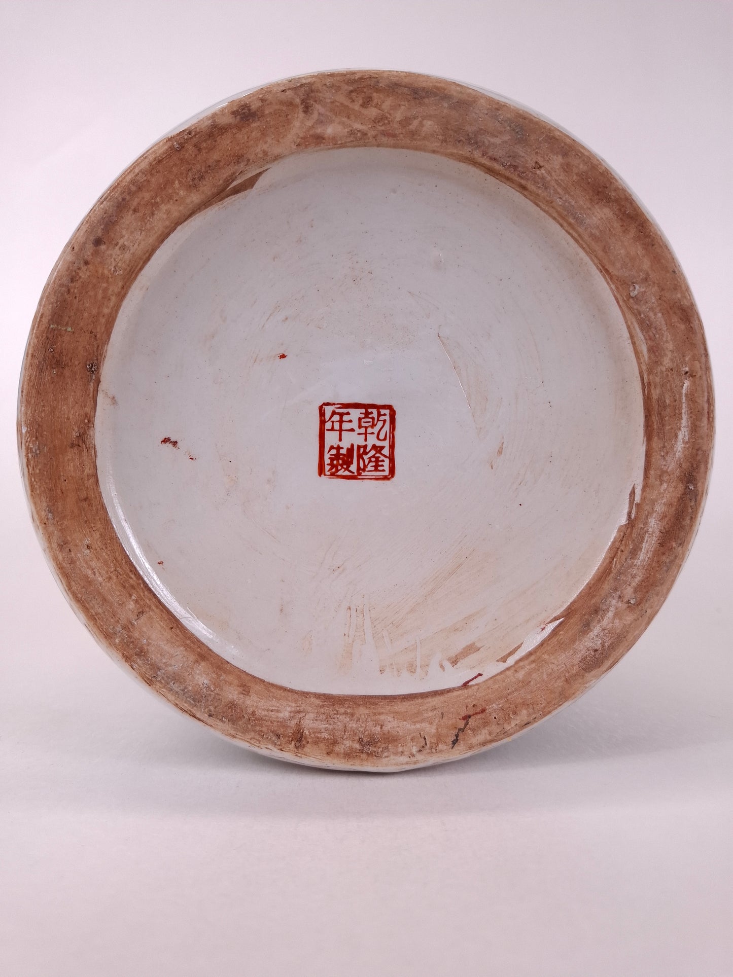 Chinese famille rose temple vase decorated with figures and flowers // 20th century