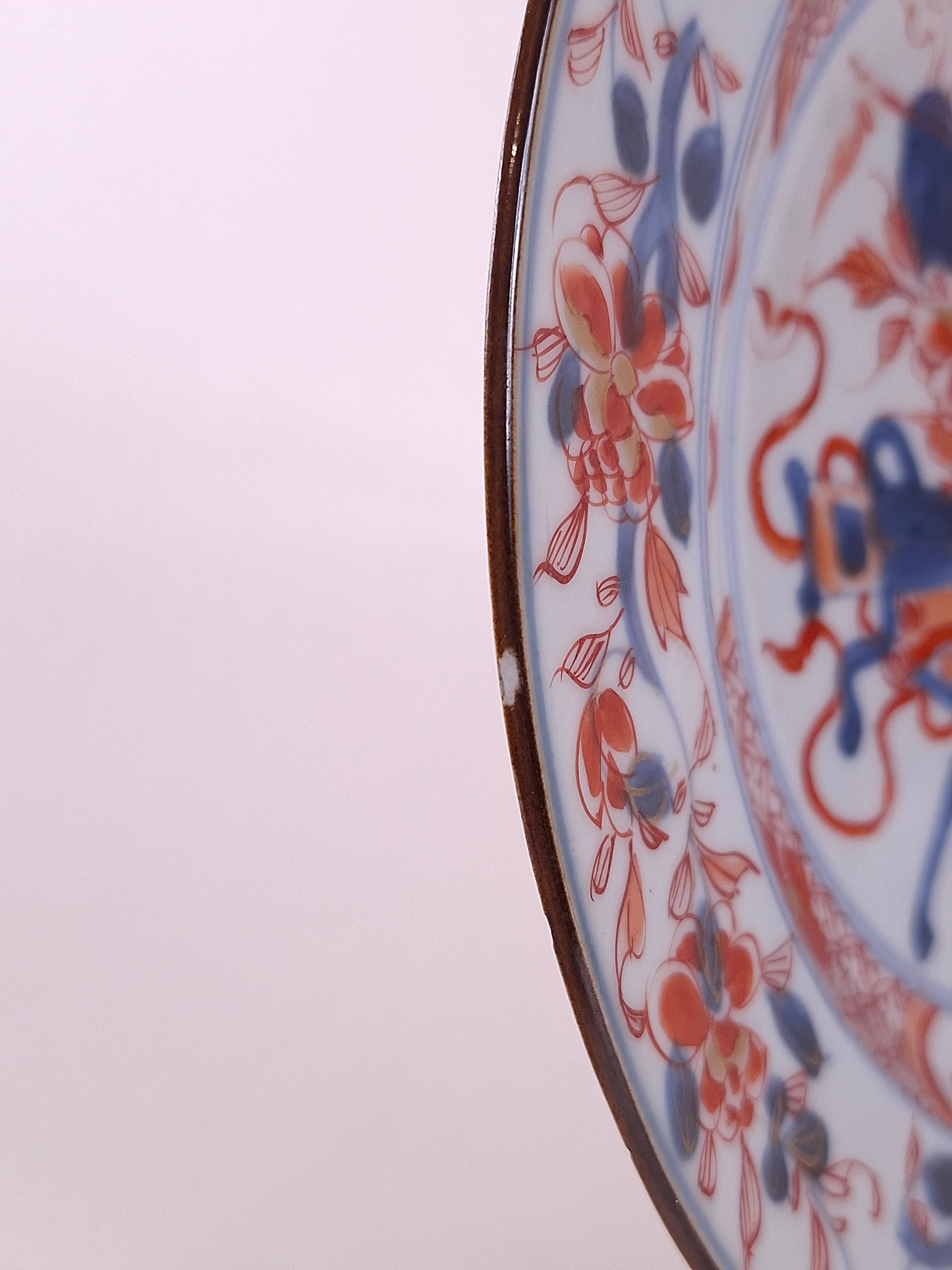 Prato antigo chinês imari decorado com motivos florais // Dinastia Qing - período Kangxi - século XVIII