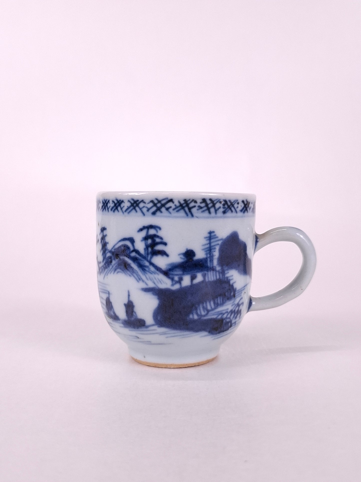 中国古董茶杯，饰有山水图案 // 青花 - 清朝 - 19世纪