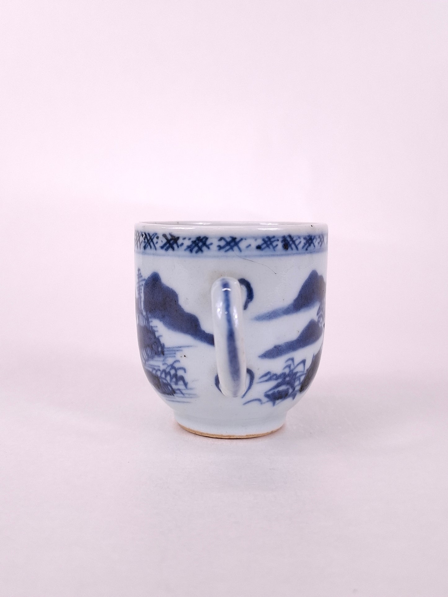 中国古董茶杯，饰有山水图案 // 青花 - 清朝 - 19世纪