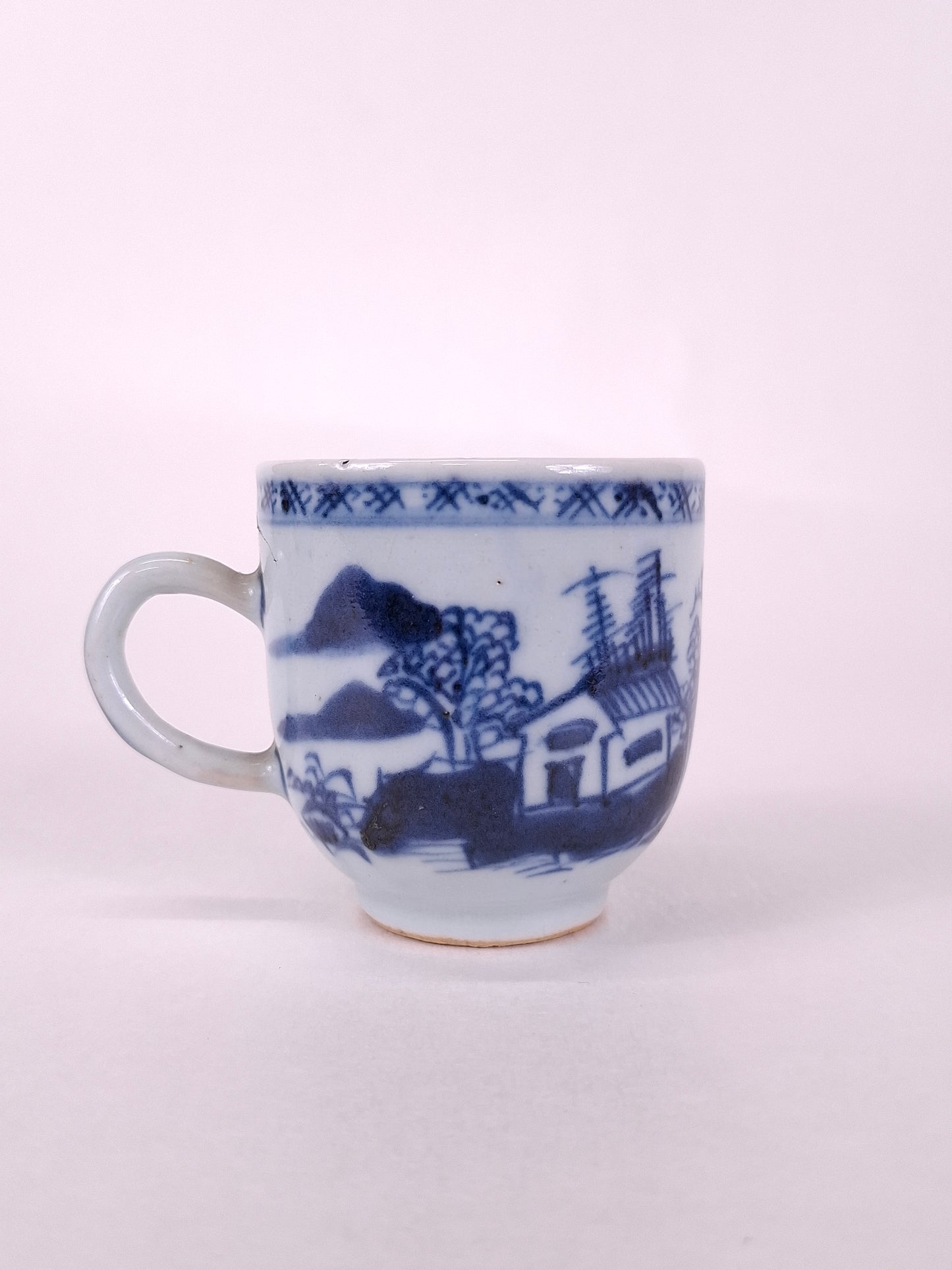 中国古董茶杯，饰有山水图案 // 青花 - 清朝 - 19世纪