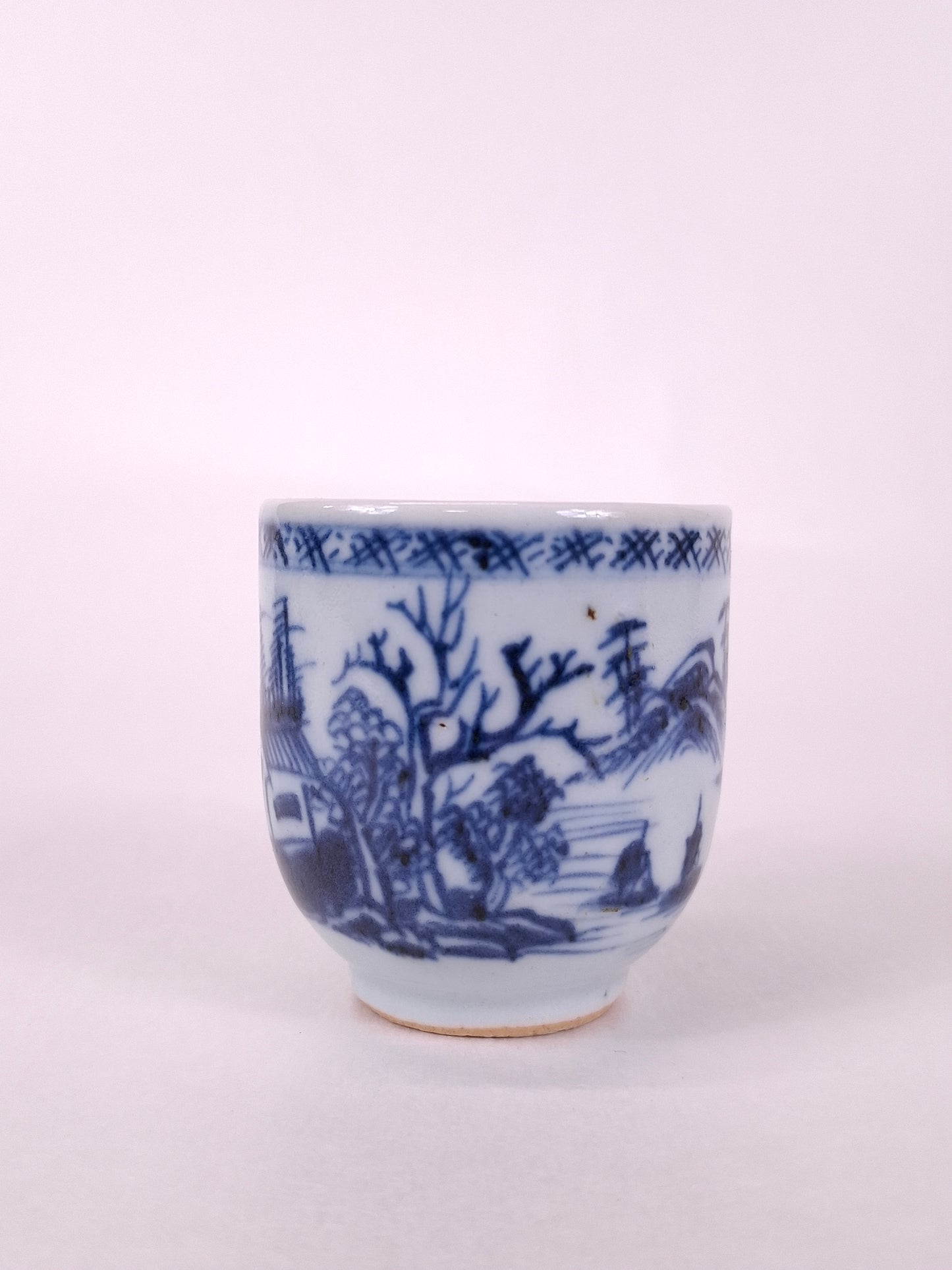 中国古董茶杯，饰有山水图案 // 青花 - 清朝 - 19世纪