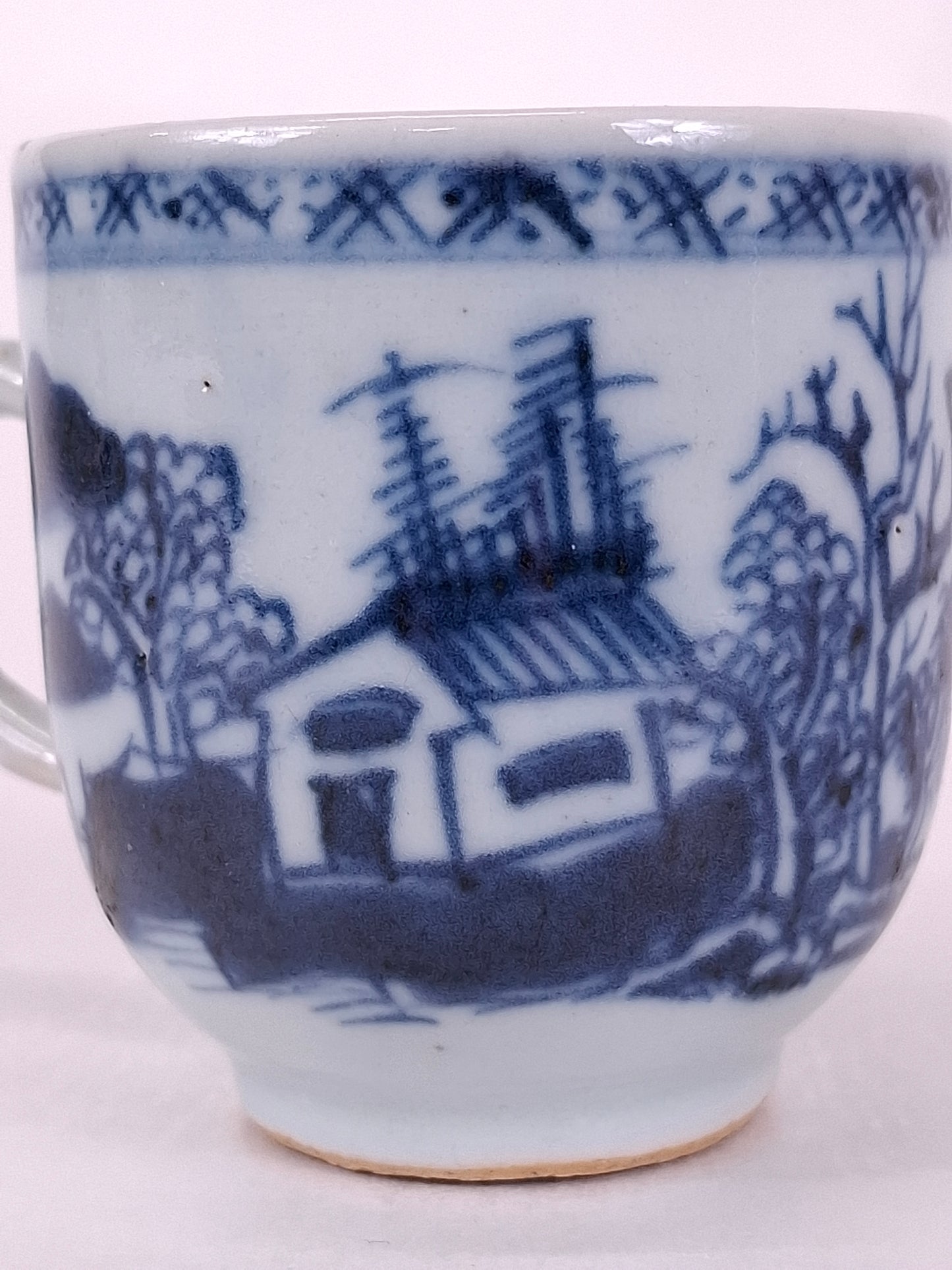 中国古董茶杯，饰有山水图案 // 青花 - 清朝 - 19世纪