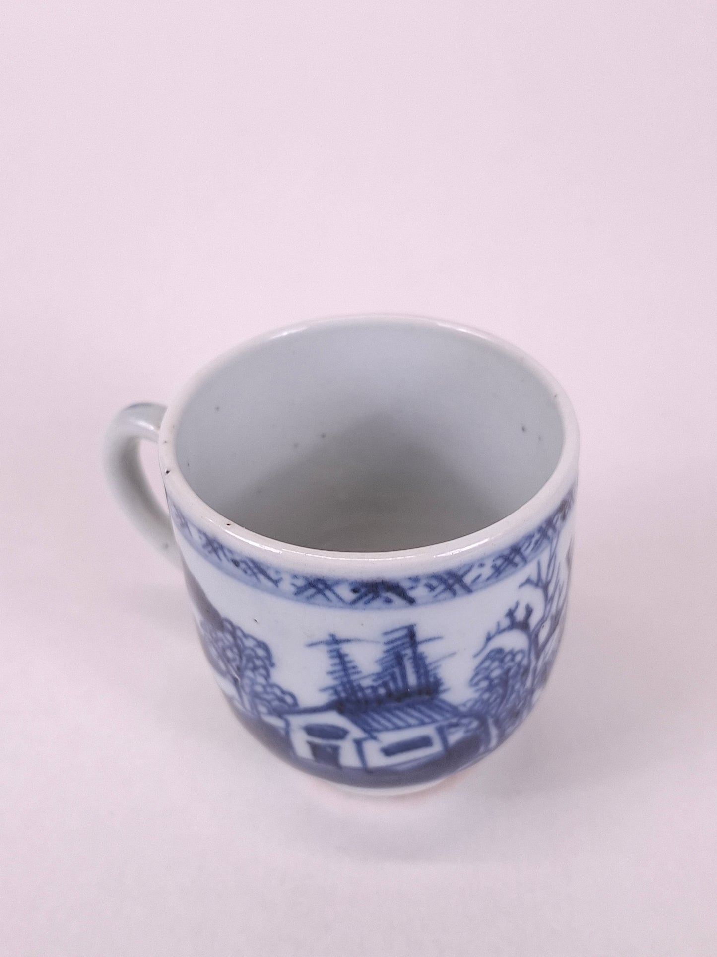 中国古董茶杯，饰有山水图案 // 青花 - 清朝 - 19世纪