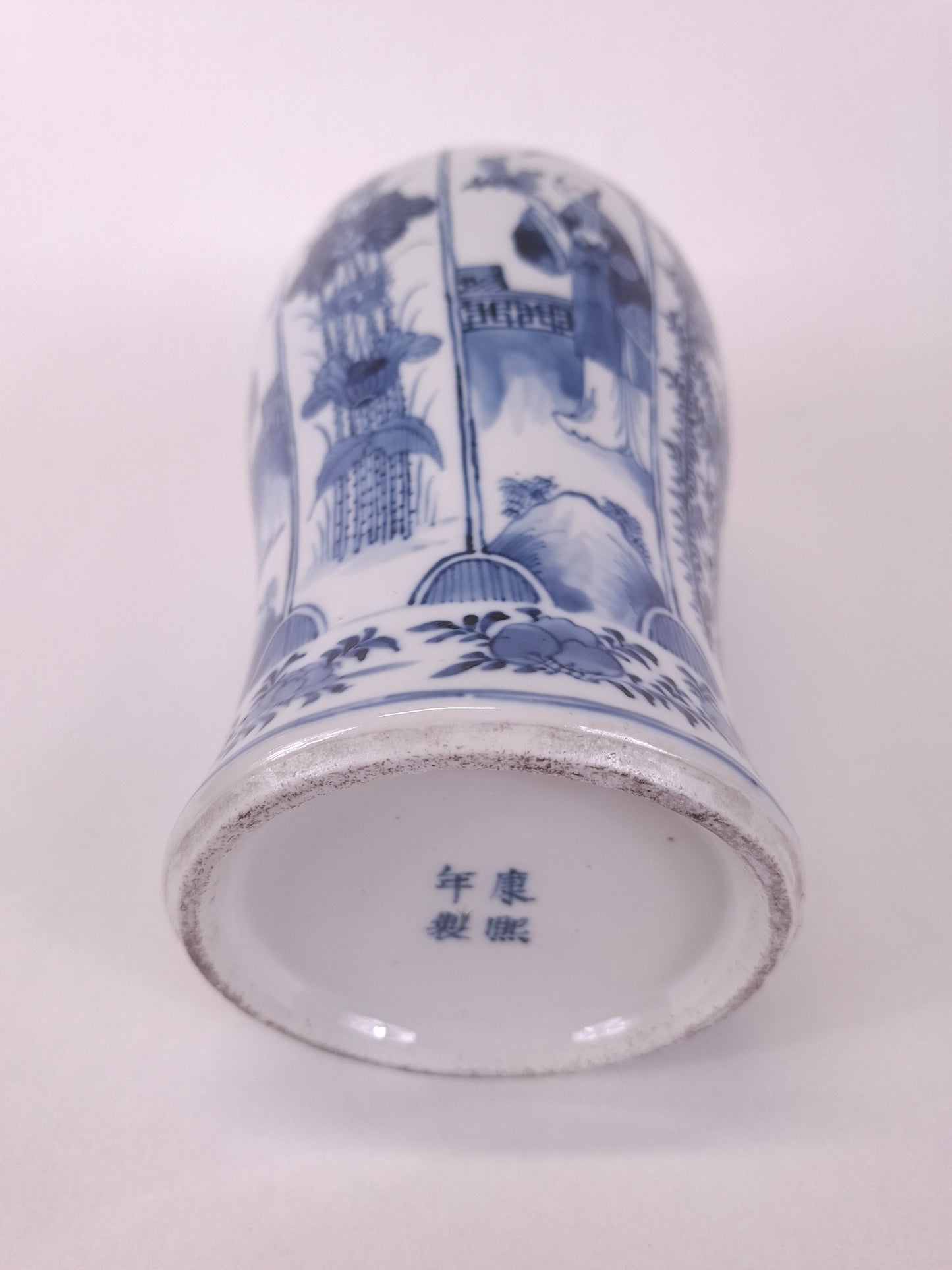 大型珍稀中式带盖花瓶，饰有“长伊丽莎白”纹饰 // 清朝 - 康熙复兴 - 光绪 - 19世纪