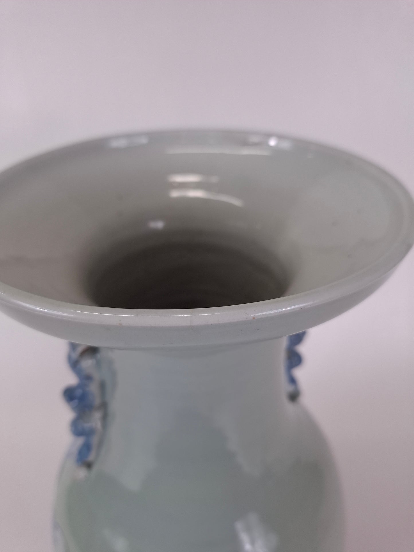 Vase antique chinois céladon bleu décoré de personnages // Dynastie Qing - XIXe siècle