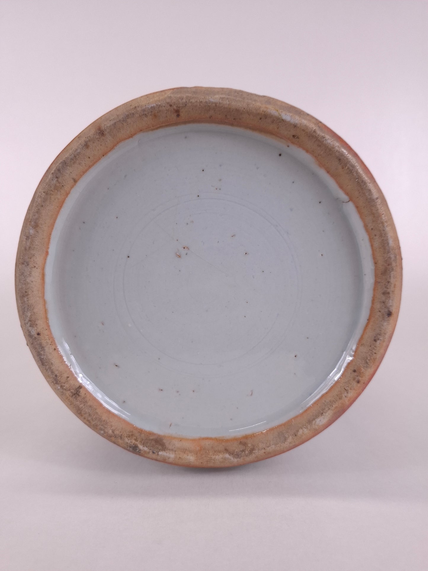 Antique Chinese famille rose vase decorated with antiquities // Qing Dynasty - 19th century