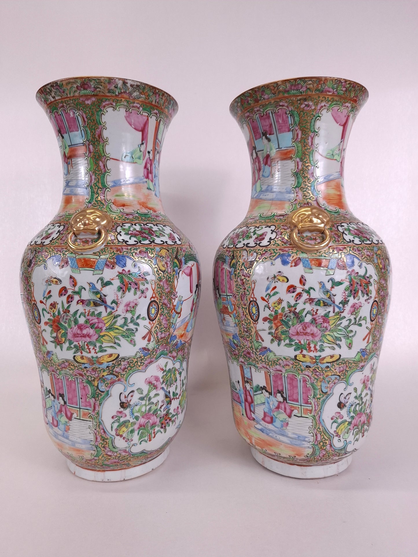 Pair of antique Chinese canton rose medallion vases // Qing Dynasty - 19th century
